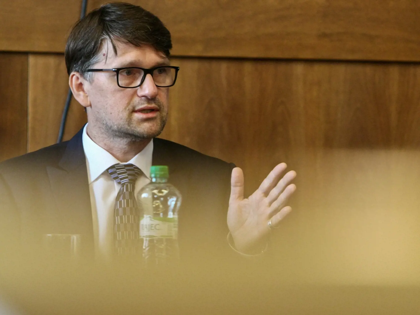 Exminister kultúry MarakMaďarič sa o Barczim vyjadril pozitívne. „Pán Barczi vzhľadom na to, že je človekom z kultúry, renomovaným kunsthistorikom a pracoval aj v rezorte kultúry, tak podľa mojej mienky má predpoklady na to, aby bol dobrým ministrom kultúry,“uviedol Maďarič pre náš denník.