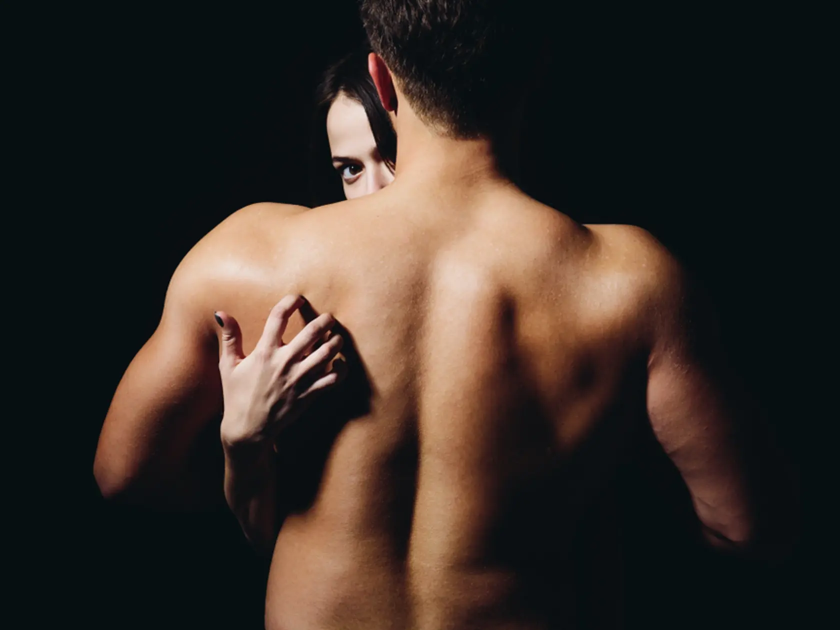 Na začiatku je porno vysoko stimulačné. Dokonca sa môže stať, že naštartuje váš sexuálny apetít a tvorbu testosterónu. Porno dokáže rozšíriť aj obzory. Sexuológ Gregory Kilpatrick hovorí, že porno netreba vnímať ako nepriateľa, ale len ako dobrého sluhu. No veľmi zlého pána. Preto radí porno pozerať vo dvojici. Vnímať ho ako hľadanie inšpirácie do sexuálneho života, ale určite ho nemať ako náhradu za bežný sexuálny život.