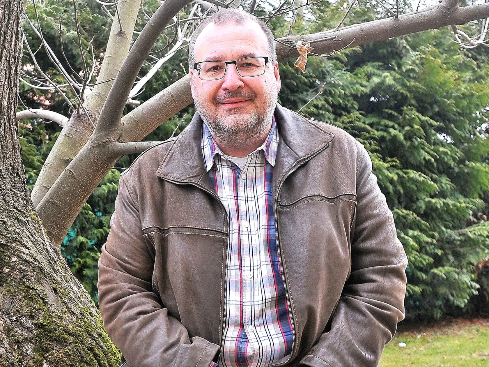 „Ak niekto od tejto vlády očakáva koniec chaosu a príchod stability, potom sa tak nestane a to ani v prípade, že získa dôveru v parlamente," prekvapuje odborník. „Stále bude totiž odkázaná na podporu politických strán a získanie dôvery, čo ešte neznamená, že sa zaviazali podporovať každý návrh, s ktorým vláda príde," vysvetlil. „Bez ohľadu na to, či dôveru získa alebo nie, ju čaká iba kúrenie a svietenie," uzavrel.