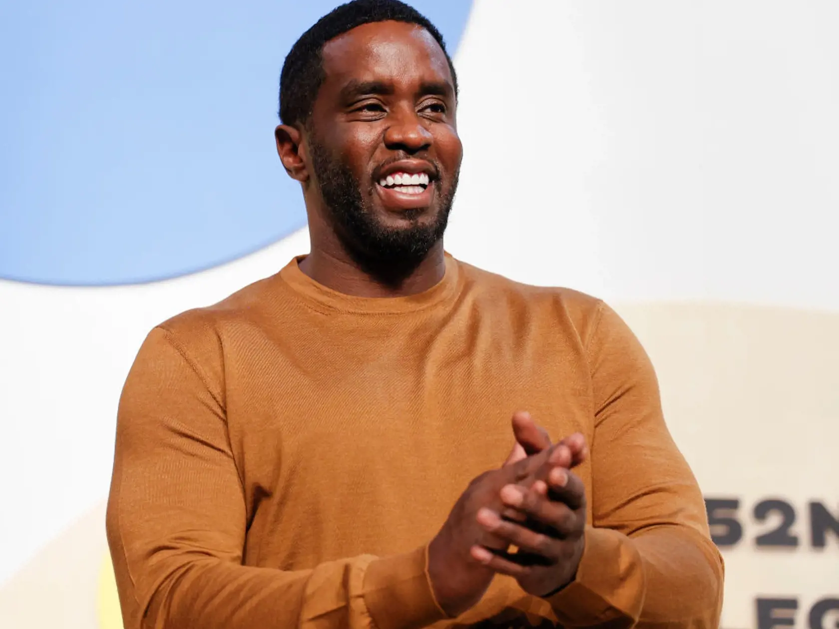 Sean Diddy Combs čelí obvineniam z vydieranie a obchodovanie so sexom.