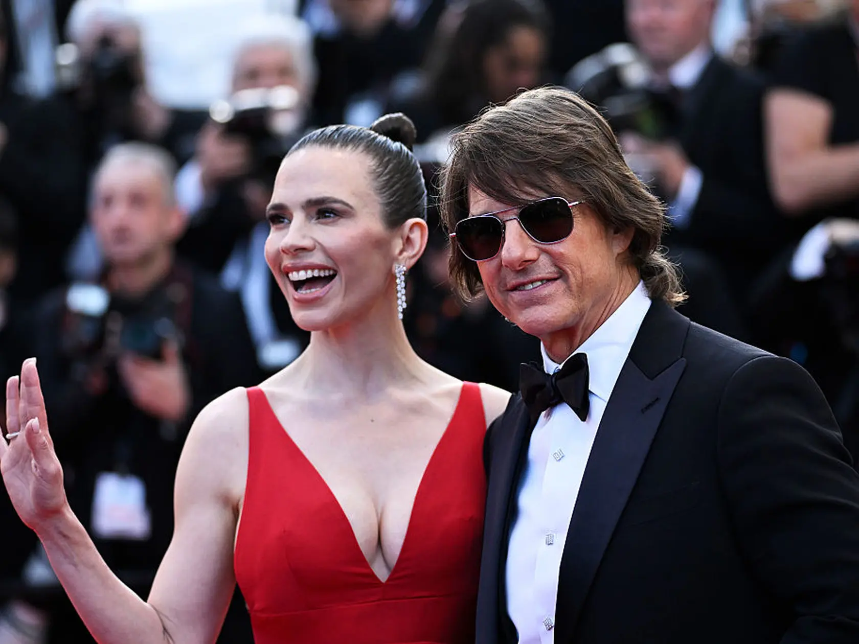 Tom Cruise na premiére Mission Impossible - The Final Reckoning v Cannes. Takto si hrkútal s ex Hayley Atwell.