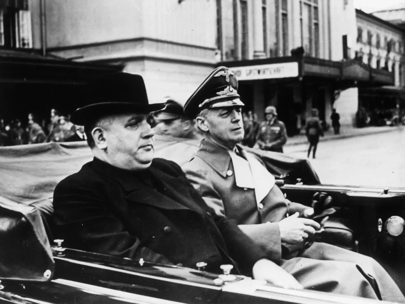 Jozef Tiso: Prezident slovenského štátu, vľavo, s ríšskym ministrom zahraničných vecí Joachimom von Ribbentrop.
