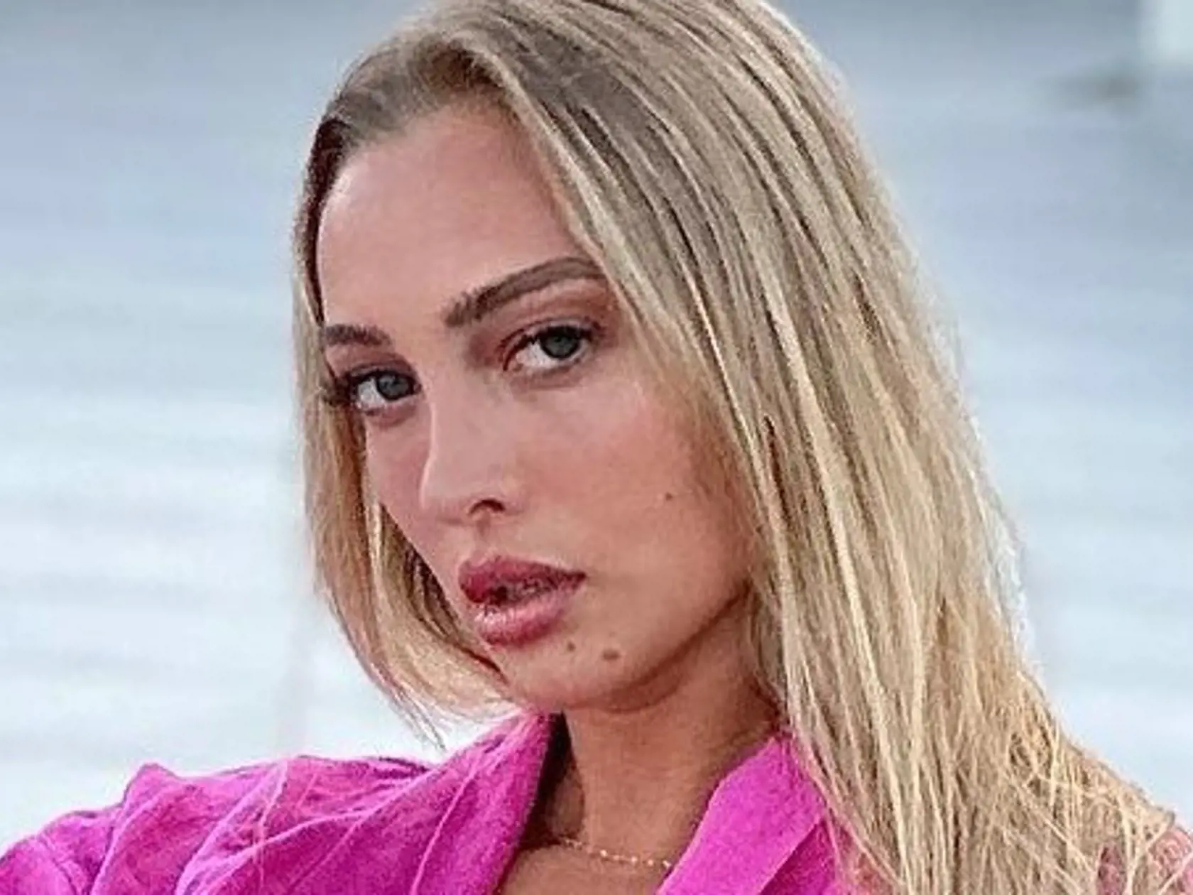 Frederika a jej patálie s mužmi. Neúspešne bojovala o televízneho Radka, nevyšiel jej vzťah s Kottym a najnovšie ani s Nathanom.
