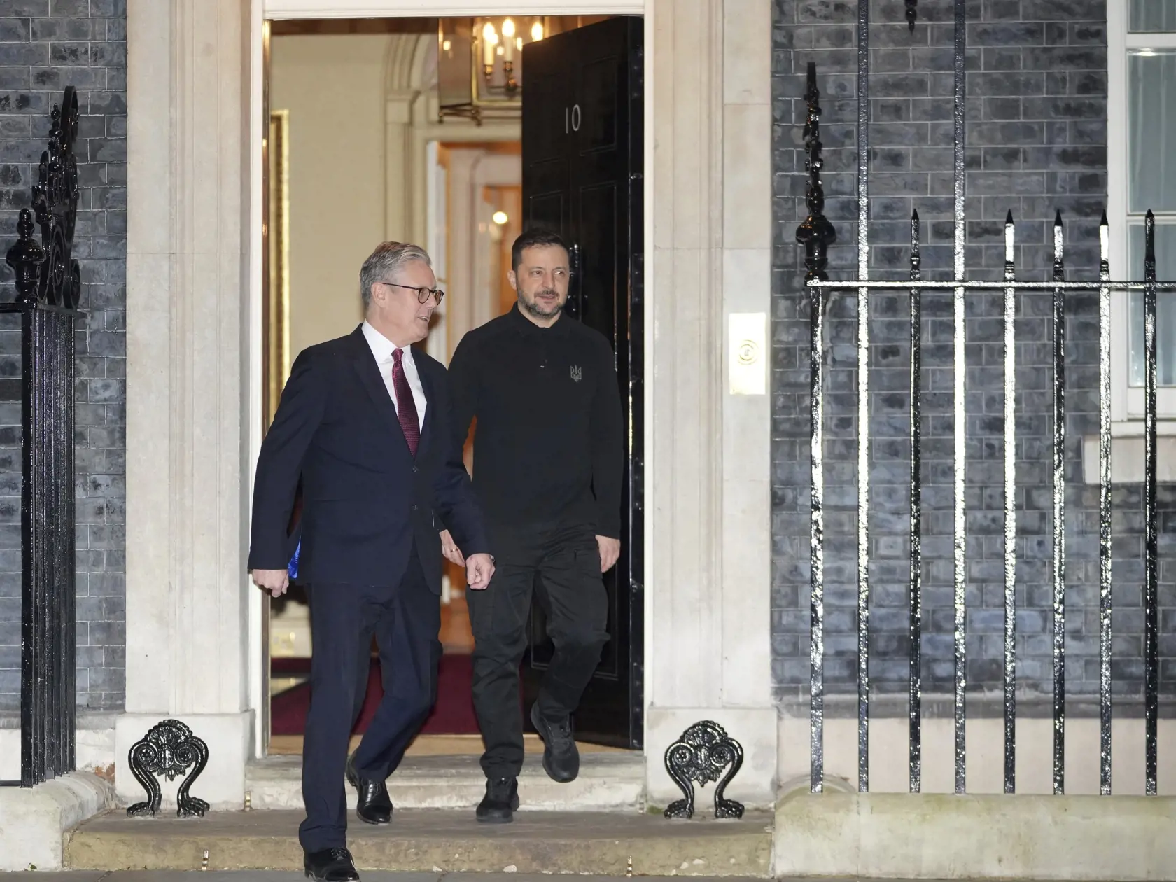 Britský premiér v sobotu povedal prostredníctvom videokonferencie lídrom viac než dvoch desiatok členských krajín EÚ a NATO, že plán sa momentálne posúva do "operačnej fázy". Vo štvrtok sa majú v Británii druhýkrát stretnúť velitelia armád z desiatok štátov, aby nadviazali na rokovania politikov.