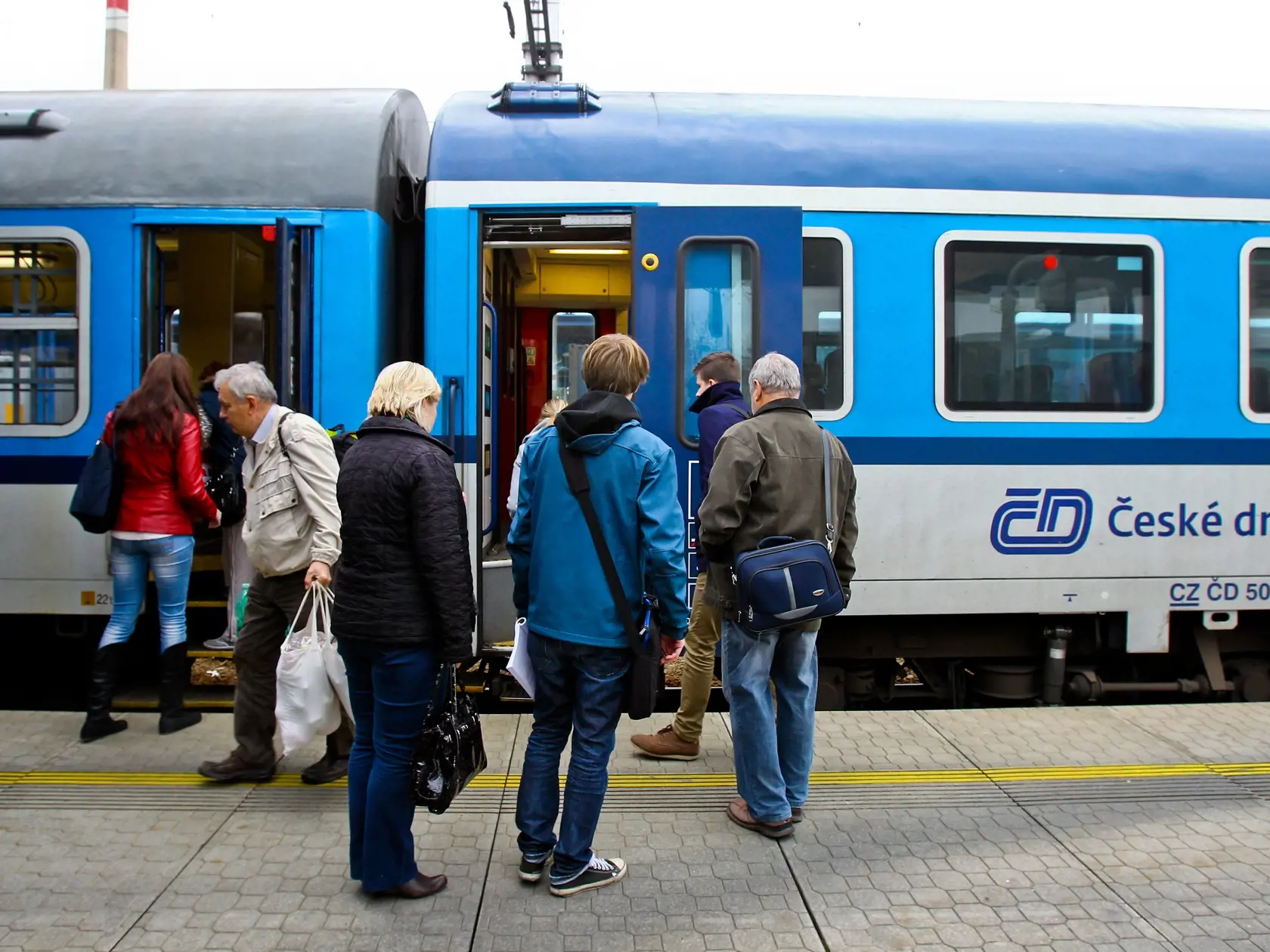 Vlaky Českých dráh jazdia obchádzkou cez Hodonín a Holíč.