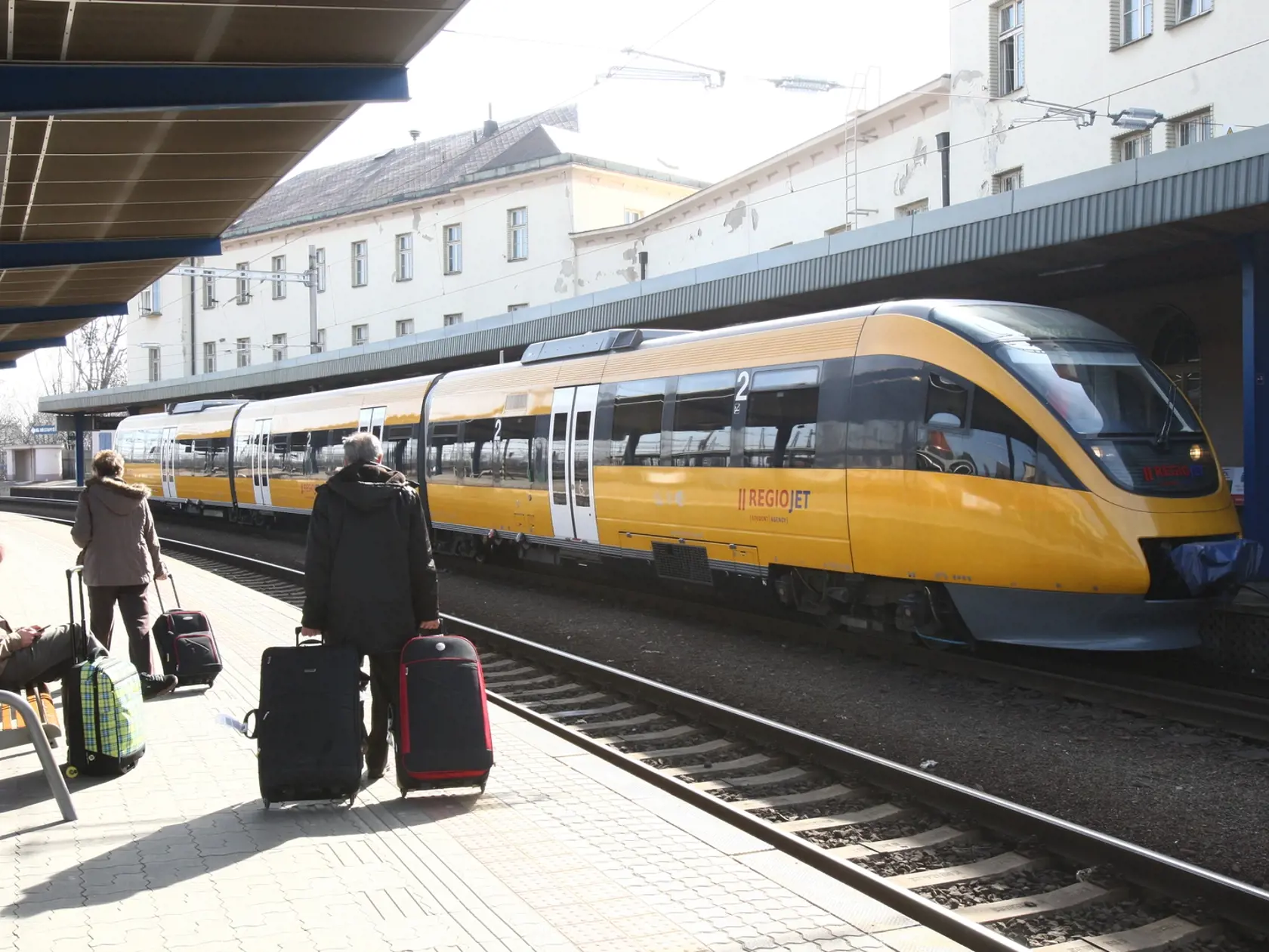 RegioJet sa rozhodol jazdiť vlakom iba na trase Břeclav - Bratislava a späť. Medzi Bratislavou a Břeclavou jazdia autobusy.