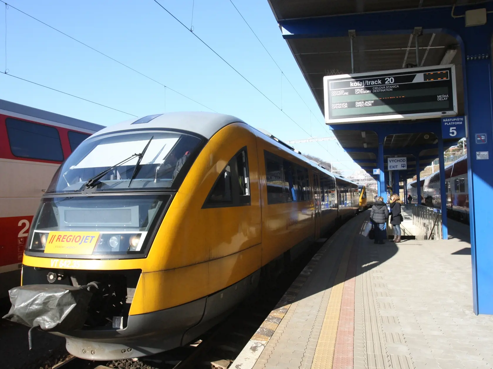 Vlak Regiojet na Hlavnej stanici v Bratislave. Istý čas ho tu neuvidíte, na úseku Bratislava - Břeclav ho nahradí autobus. Viac info na www.regiojet.cz.
