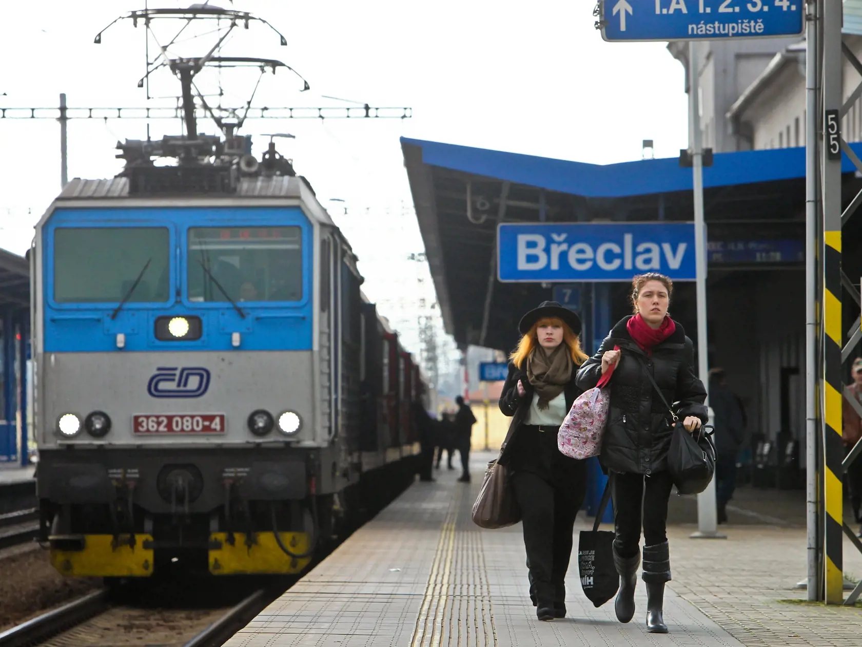 RegioJetv určitých dňoch odstavuje svoje vlaky v Břeclavi. Spojenie Bratislava - Břeclav zabezpečujú autobusy.