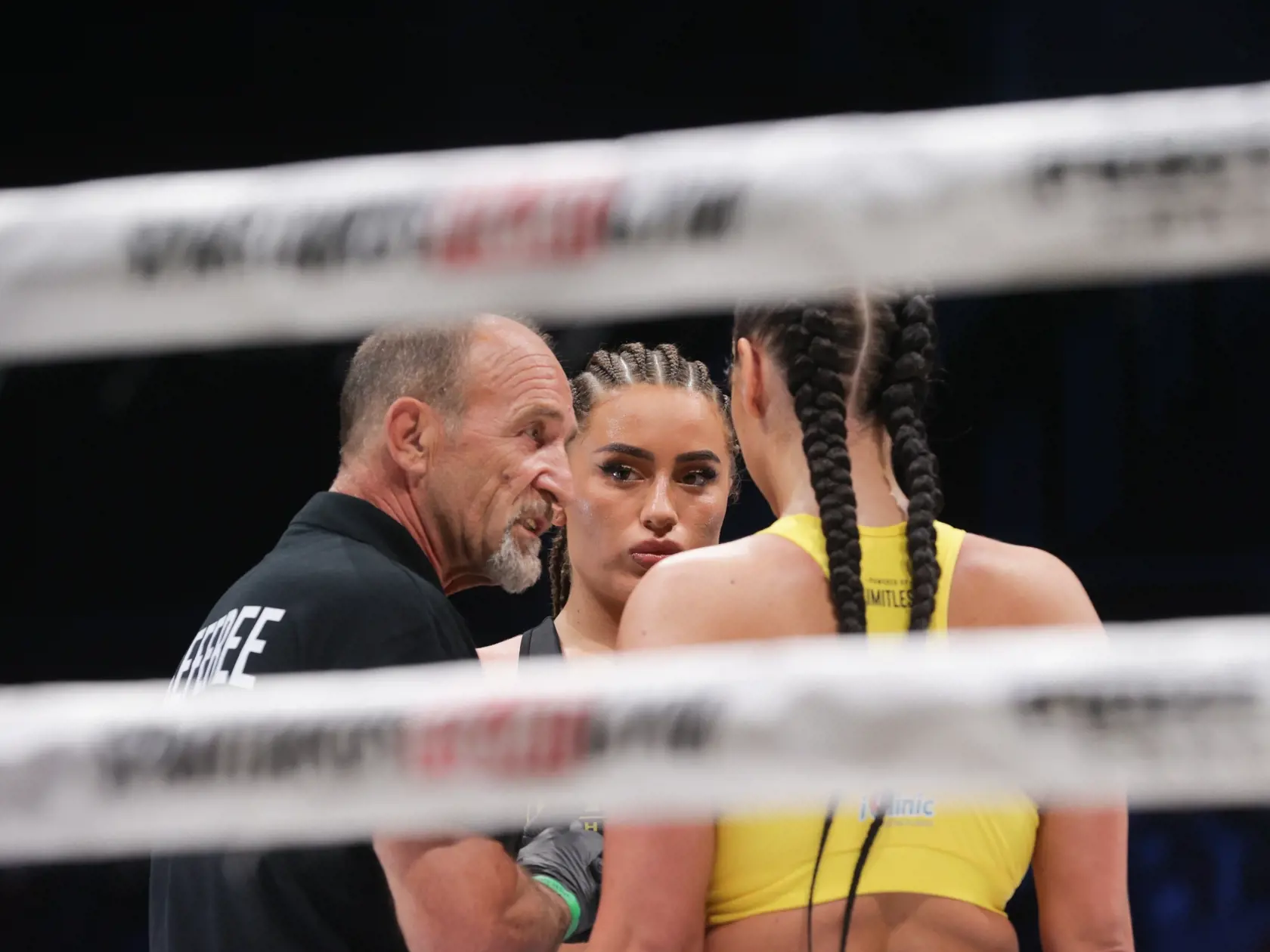 Lenka Tejbusová sa v ringu Fight Night Challenge pobila s ,,Kollárovou" Pimpinočkou. Pimpa vyhrala.