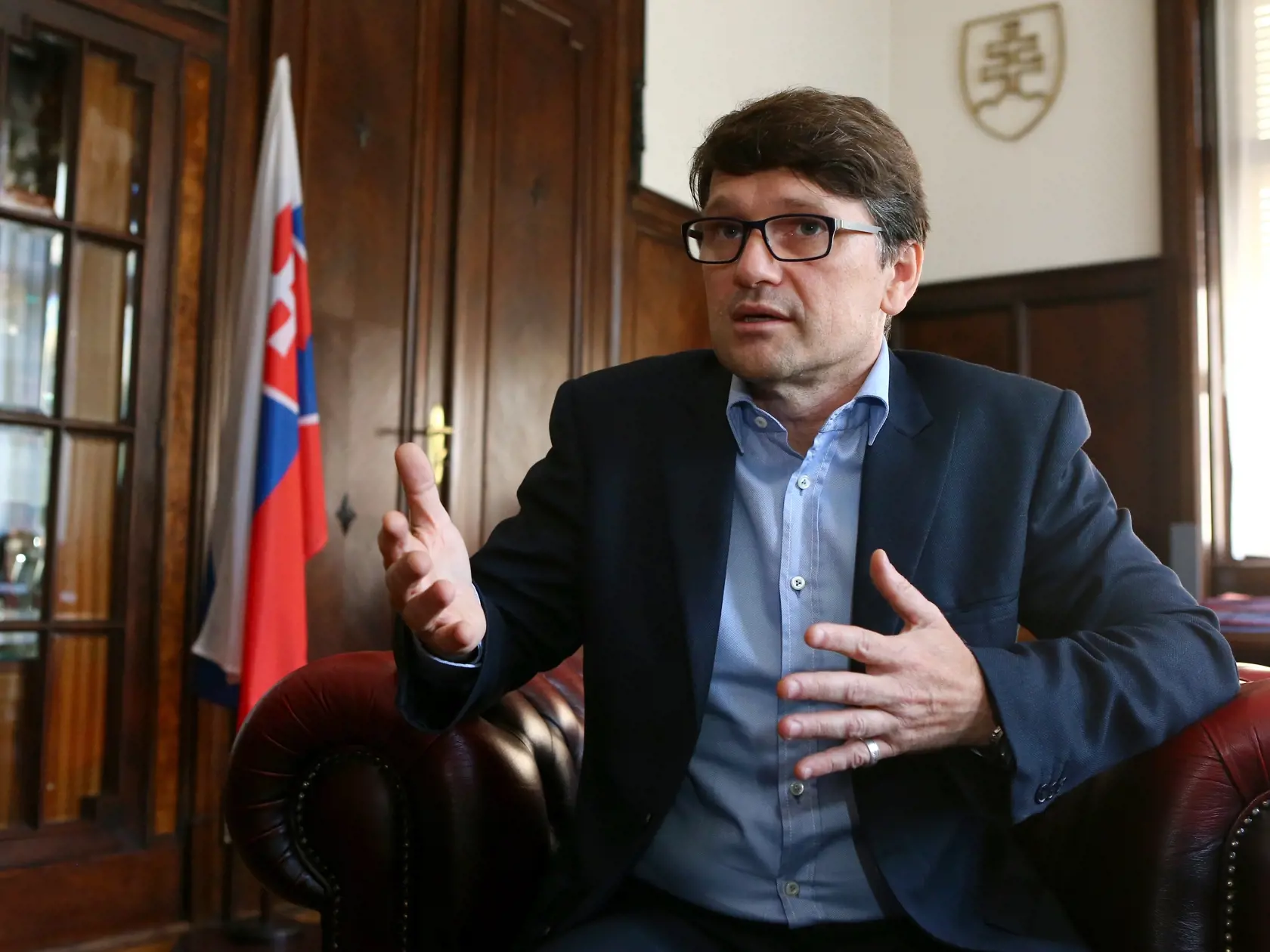 „Boli o tom publikované mnohé články, mnohí renomovaní ľudia v tejto oblasti dodnes si myslia, že sa nedá na 100% dokázať, že to je naozaj originál Berniniho. Toto je vec veľmi odborná a špecifická. Nakoniec, tá busta bola dražená prvý raz aj neúspešne. Všetci tí, ktorí neskôr hovorili, že SOGA a Barczi mali vedieť, že to je originál, tak kde boli, keď si mohli tento originál kúpiť za pár tisíc eur,“ vysvetľoval Maďarič.
