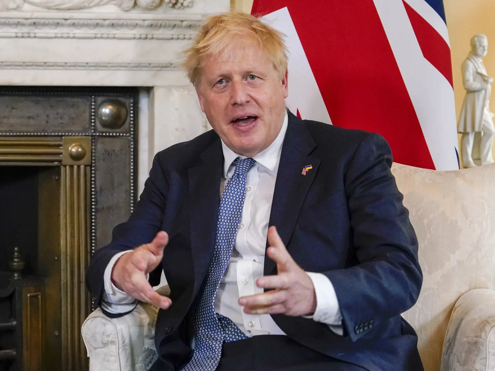 PK 32 Londýn - Britský premiér Boris Johnson reční pri rozhovore s estónskou premiérkou Kajou Kallasovou počas ich stretnutia na Downing Street 10 v Londýne 6. júna 2022. FOTO TASR/AP

Britain's Prime Minister Boris Johnson meets Estonia's Prime Minister Kaja Kallas at 10 Downing Street, London, Monday, June 6, 2022. (AP Photo/Alberto Pezzali, Pool)