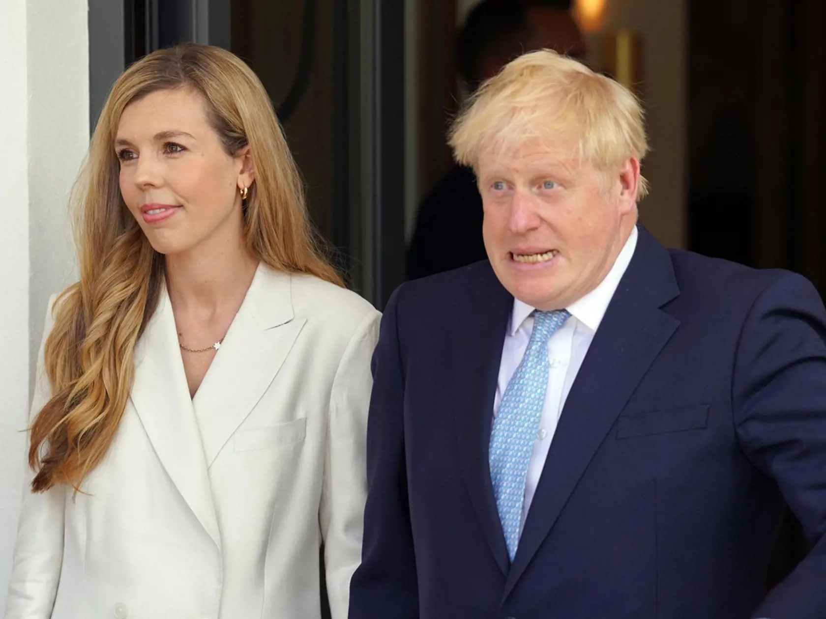 Boris Johnson s manželkou Carrie na samite lídrov G7.