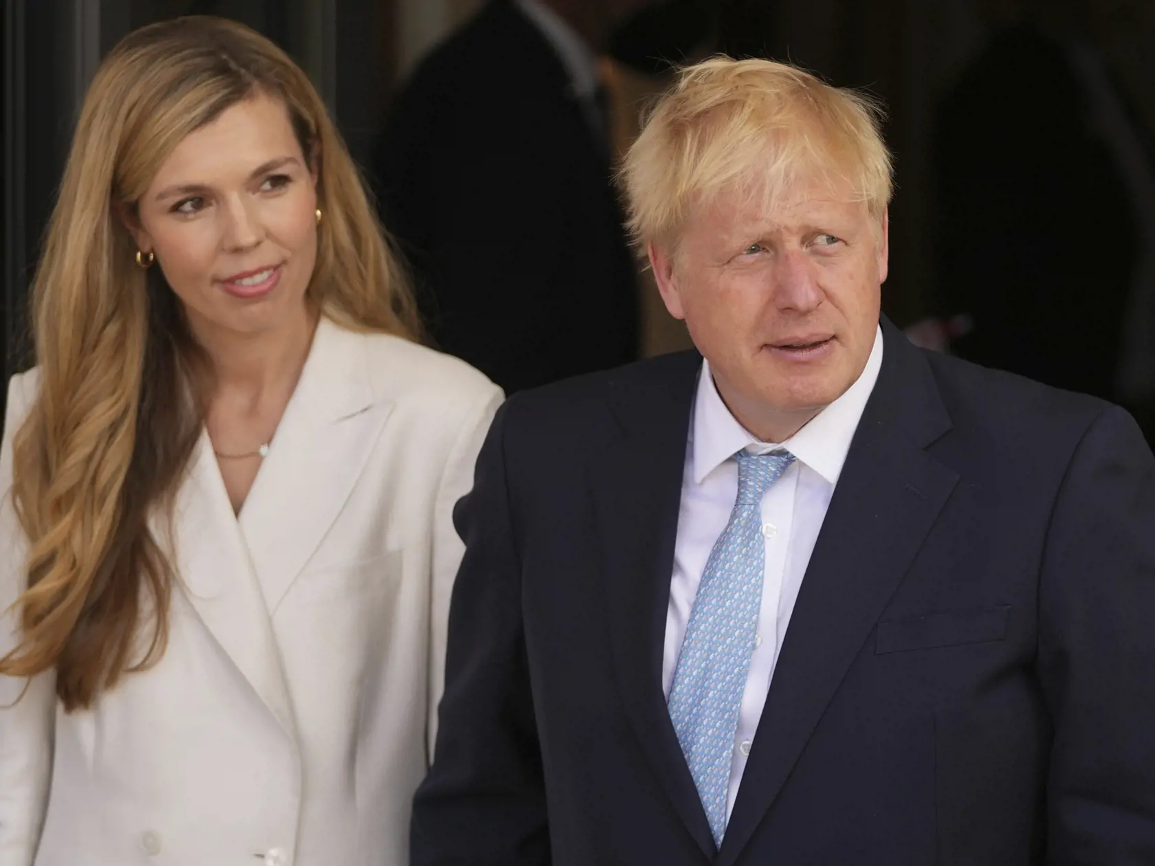EBE 18 Krün - Na snímke britský premiér Boris Johnson a jeho manželka Carrie Johnsonová prichádzajú na otvárací ceremoniál na summite G7 s lídrami kľúčových spojencov USA na zámku Elmau v Bavorských Alpách v nedeľu 26. júna 2022. Lídri skupiny G7 - Spojeného kráľovstva, Spojených štátov, Kanady, Francúzska, Nemecka, Talianska a Japonska budú rokovať o vojne na Ukrajine, klimatickej zmene, energetických otázkach a prehlbujúcej sa potravinovej kríze. FOTO TASR/AP


British Prime Minister Boris Joh