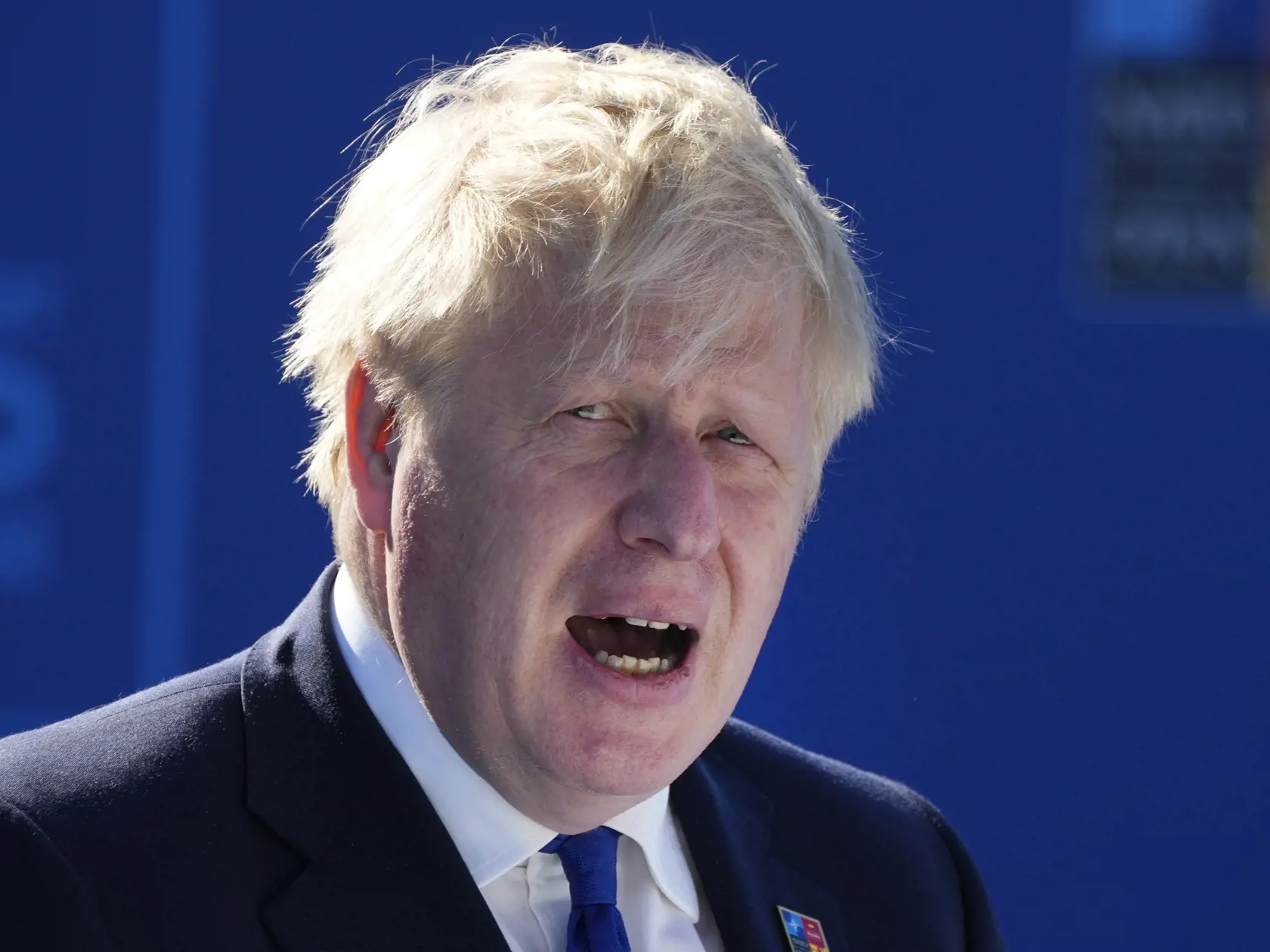 PK 23 Madrid - Na snímke britský premiér Boris Johnson odpovedá na otázky novinárov počas príchodu na summit Severoatlantickej aliancie (NATO) v Madride 29. júna 2022. Lídri členských krajín NATO sa stretnú na summite, ktorý potrvá od 28. do 30. júna 2022. FOTO TASR/AP

British Prime Minister Boris Johnson speaks with the media as he arrives for the NATO summit in Madrid, Spain on Wednesday, June 29, 2022. North Atlantic Treaty Organization heads of state will meet for a NATO summit in Madrid fr