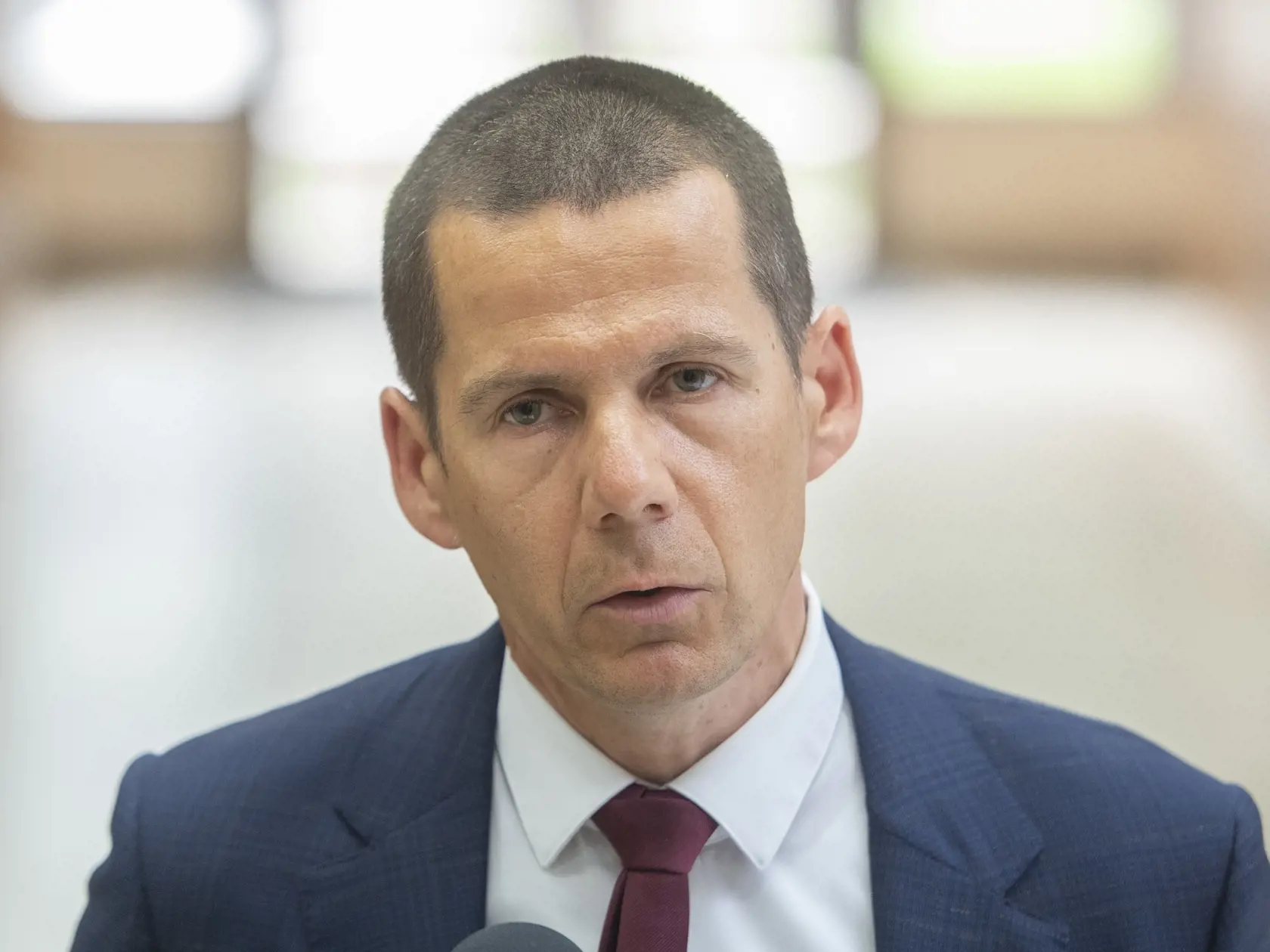 „Dávam Hamranovi návod, že ak sa nudí a nechce byť lacným frajerom, nech sa pozrie na tvrdenia Zuriana a Imreczeho o obrovskom úplatku pre ministra Mikulca,“  odkázal Fico šéfovi polície.