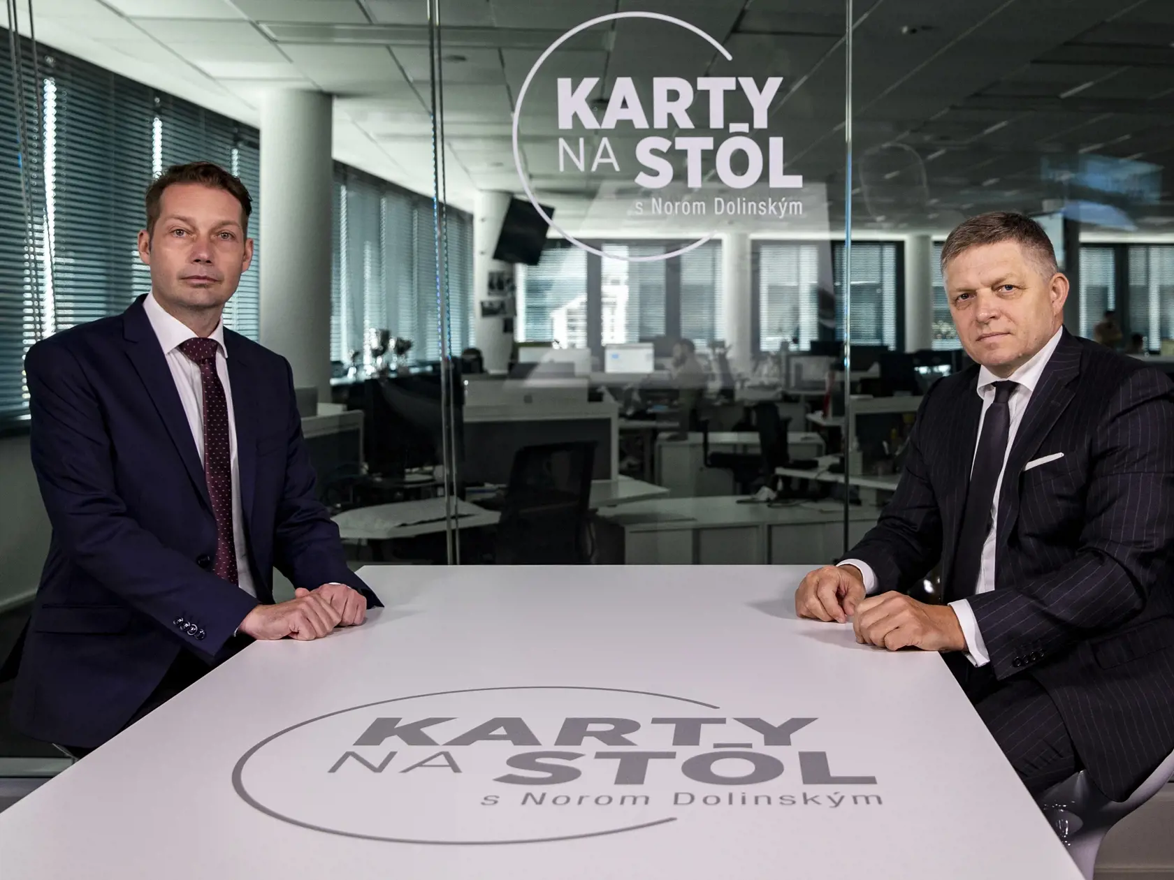 Diskusná relácia "Karty na stôl", ktorej hosťom bol Robert Fico. 