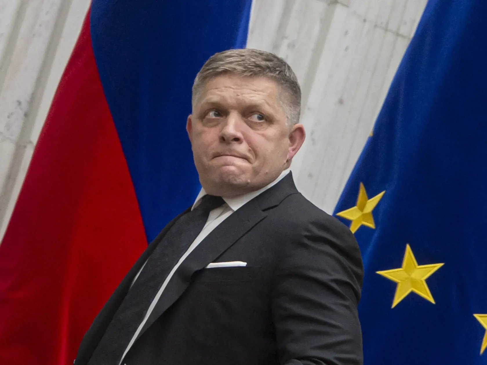Poslanci Národnej rady (NR) SR v stredajšom hlasovaní neodsúhlasili žiadosť Generálnej prokuratúry (GP) SR o vzatie poslanca Roberta Fica (Smer-SD) do väzby. Na snímke poslanec NR SR Robert Fico (Smer-SD) po hlasovaní 4. mája 2022 v Bratislave. FOTO TASR - Martin Baumann