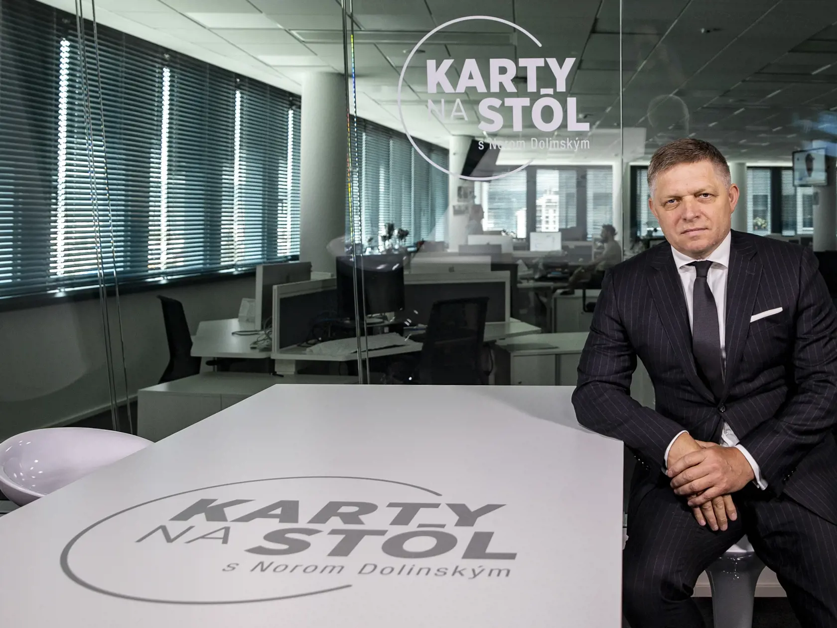 Diskusná relácia "Karty na stôl", ktorej hosťom bol Robert Fico. 
