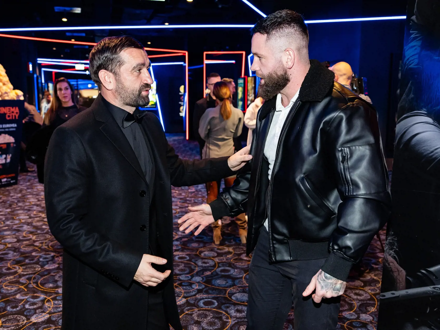 Premiéra druhého dielu filmu “ČERNÁK” v Bratislave. Na snímke Milan Ondrík a Vlasto Čepo.