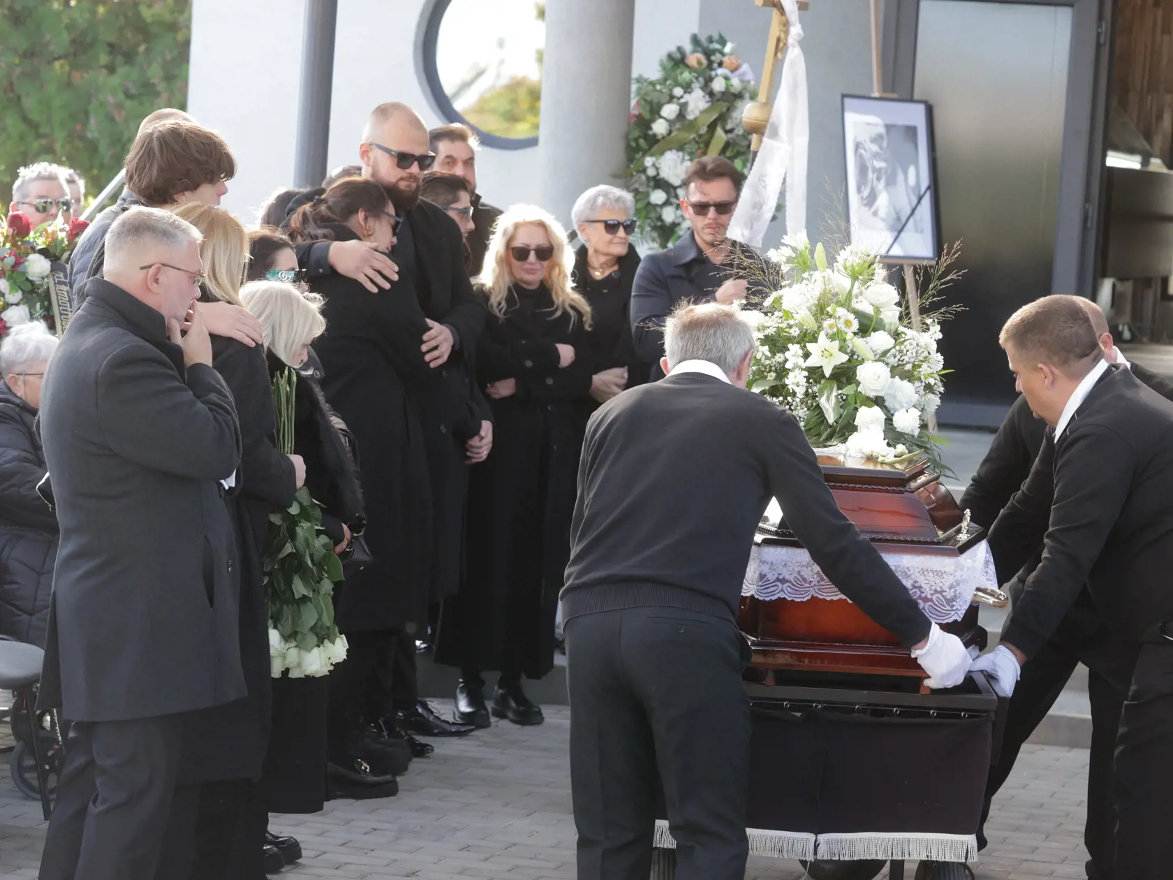 Posledná rozlúčka s hudobníkom Ľubom Virágom (†68), ktorý náhle zomrel pred pár dňami.