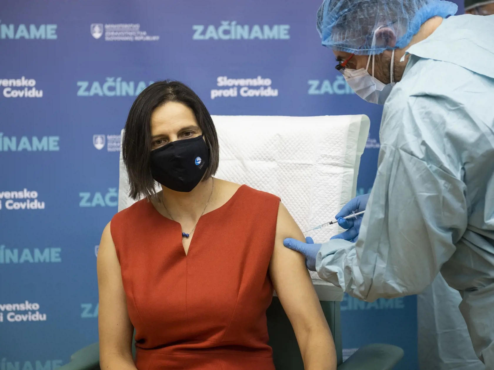 Ministerka spravodlivosti Mária Kolíková na očkovaní proti koronavírusu.