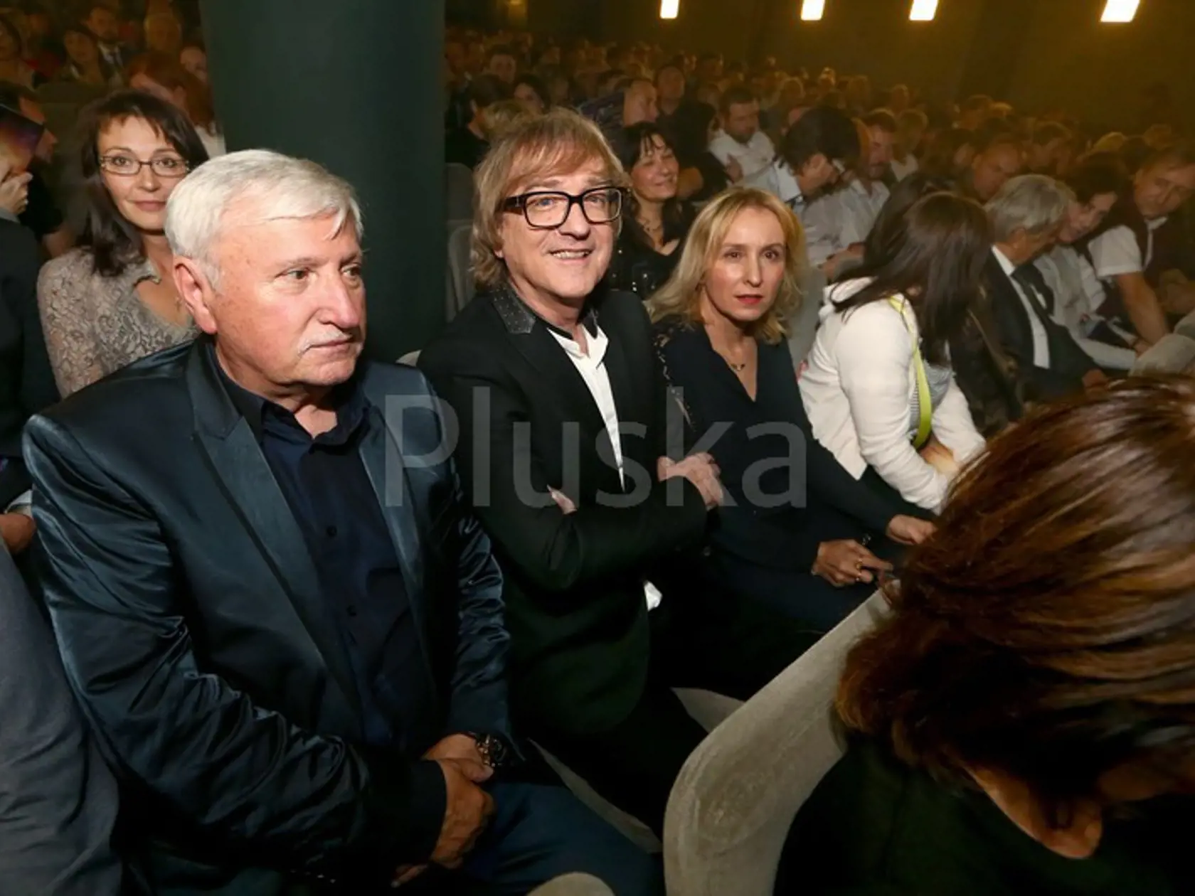 Kamil Peteraj (vľavo) a Miro Žbirka v hľadisku