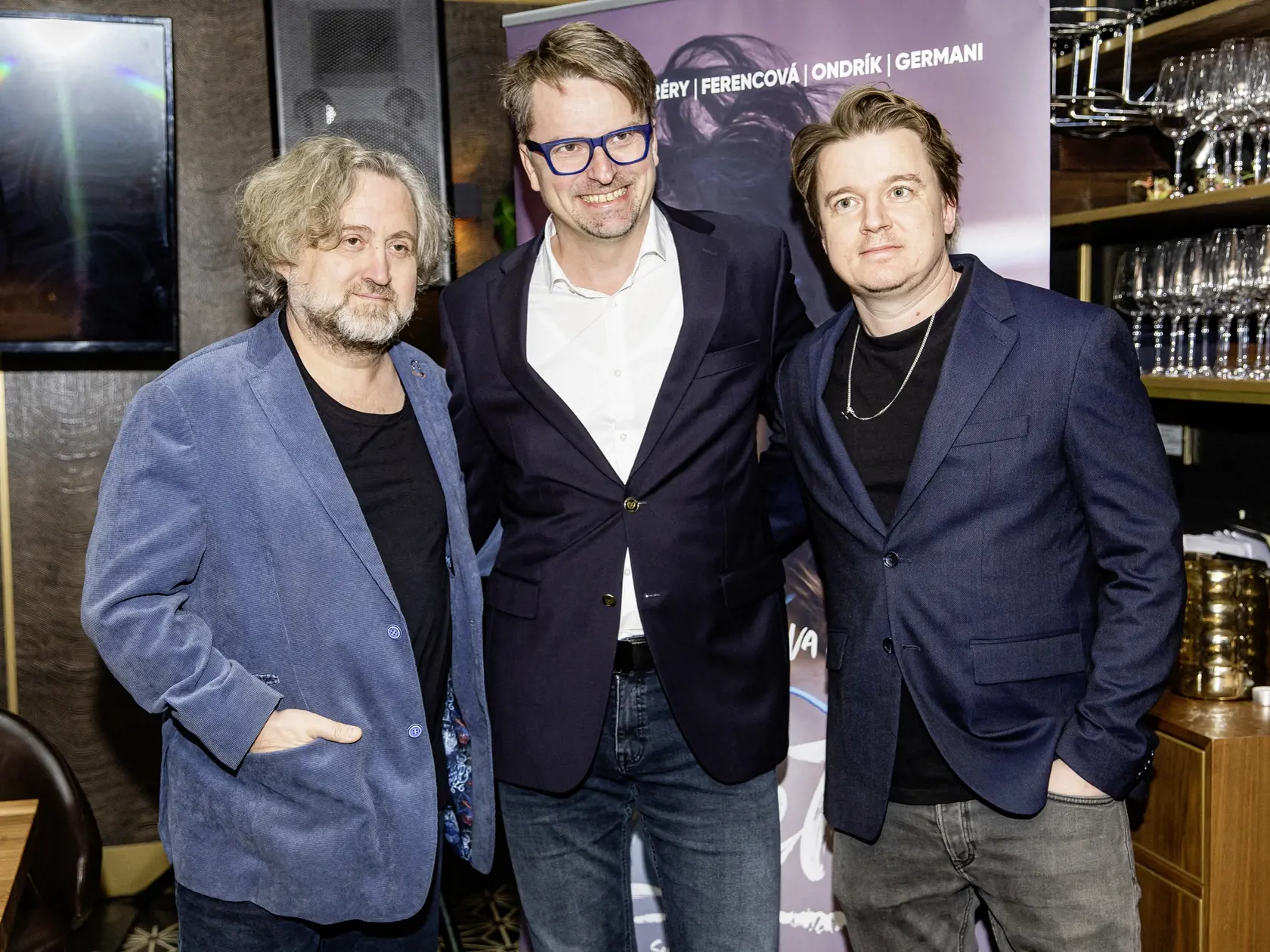 Sprava Petr Kolečko, Marcel Grega a Jan Hřebejk s divokým účesom.