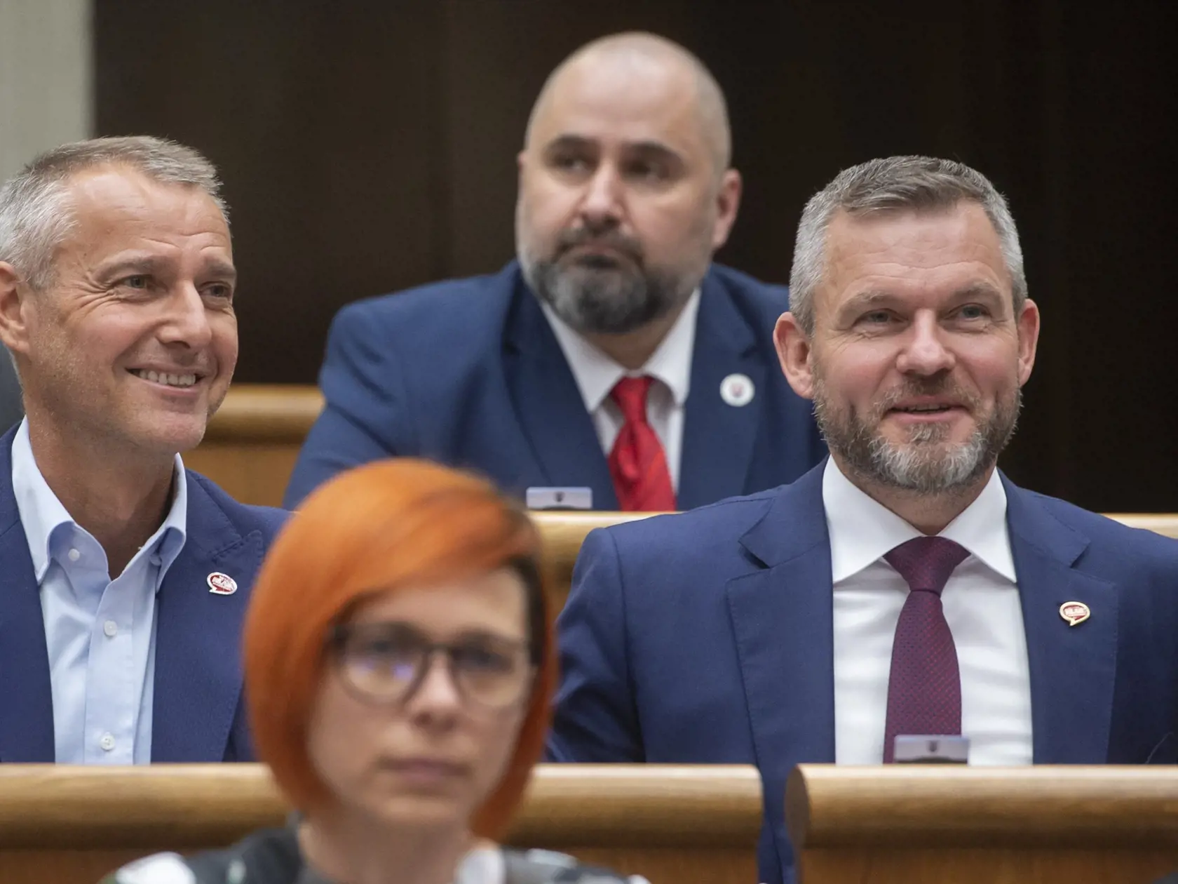 Tak Raši ako aj Pellegrini zatiaľ nosia okuliare zriedkavo, najskôr na čítanie a písaníe esemesiek.