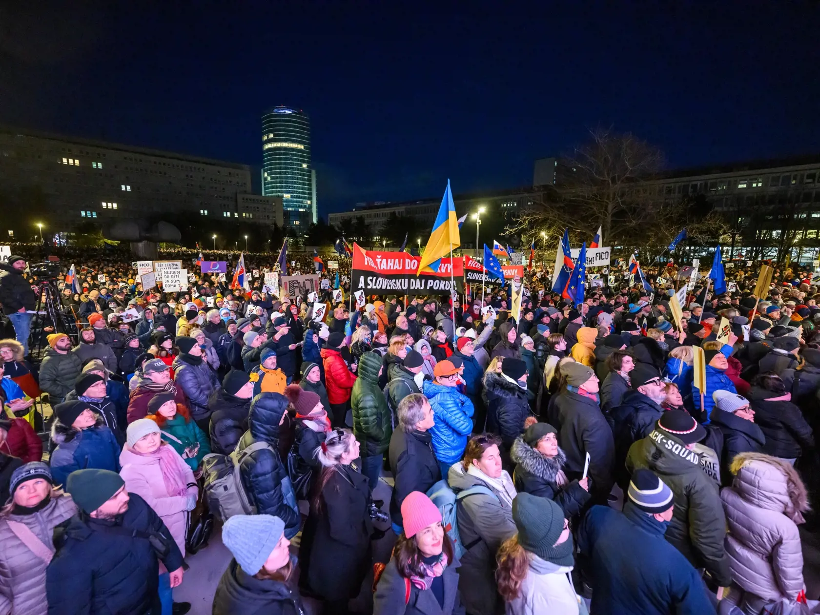 Snímky z protestu Slovensko je Európa v Bratislave na Námestí slobody.