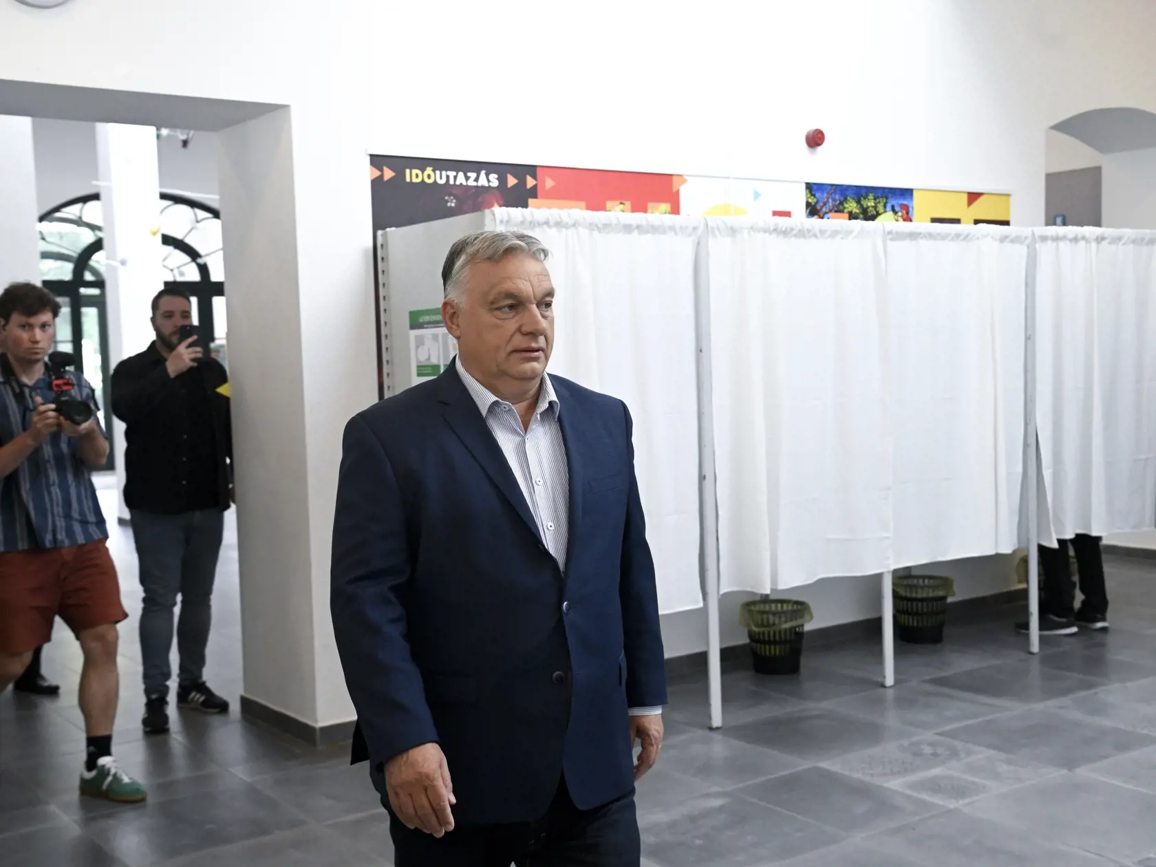 Maďarský premiér Viktor Orbán prichádza do volebnej miestnosti v Budapešti počas volieb do Európskeho parlamentu v Maďarsku v nedeľu 9. mája 2024. Eurovoľby sa konali od 6. do 9. júna.