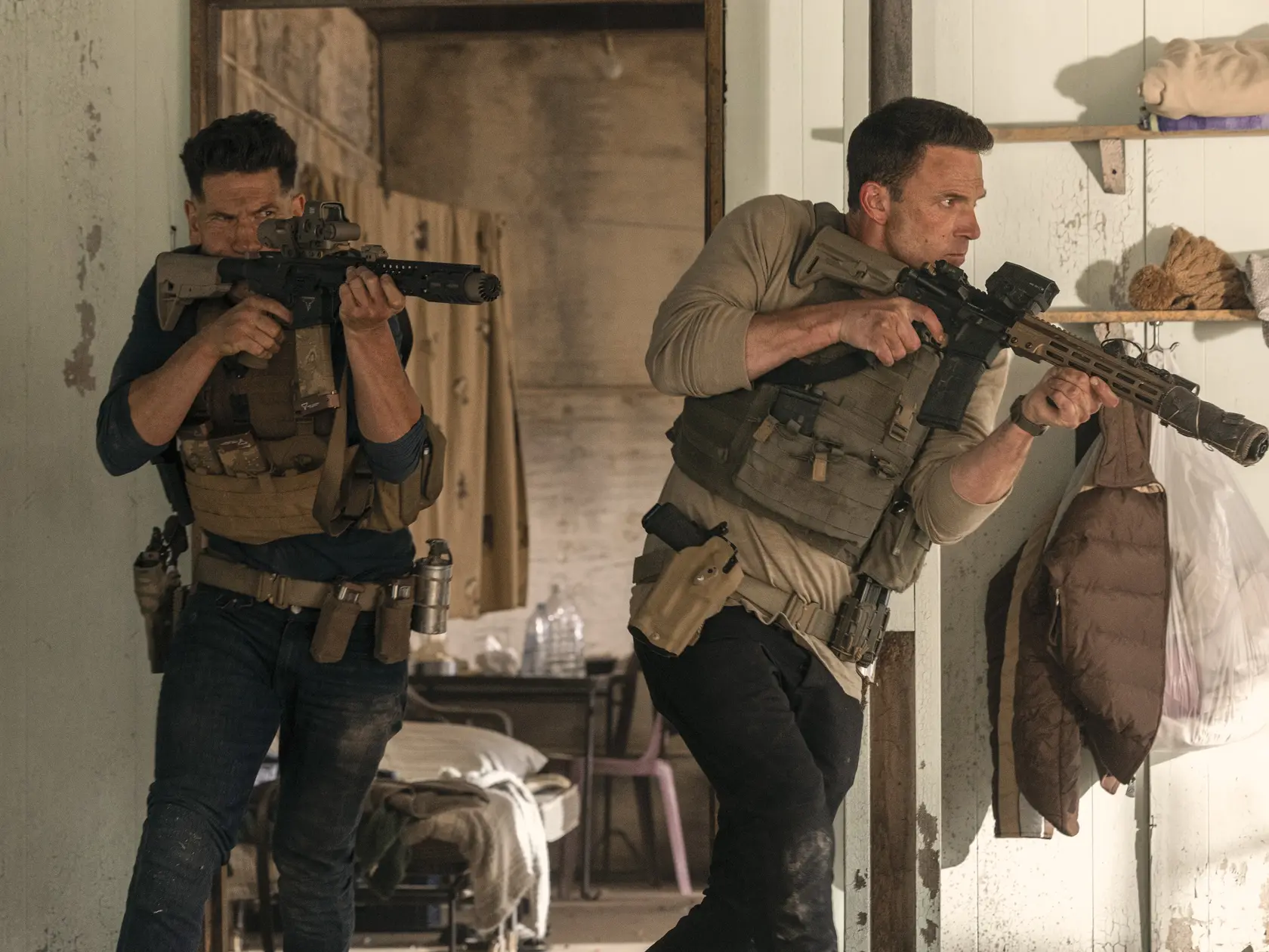 Brax (Jon Bernthal) a Christian Wolff (Ben Affleck) 