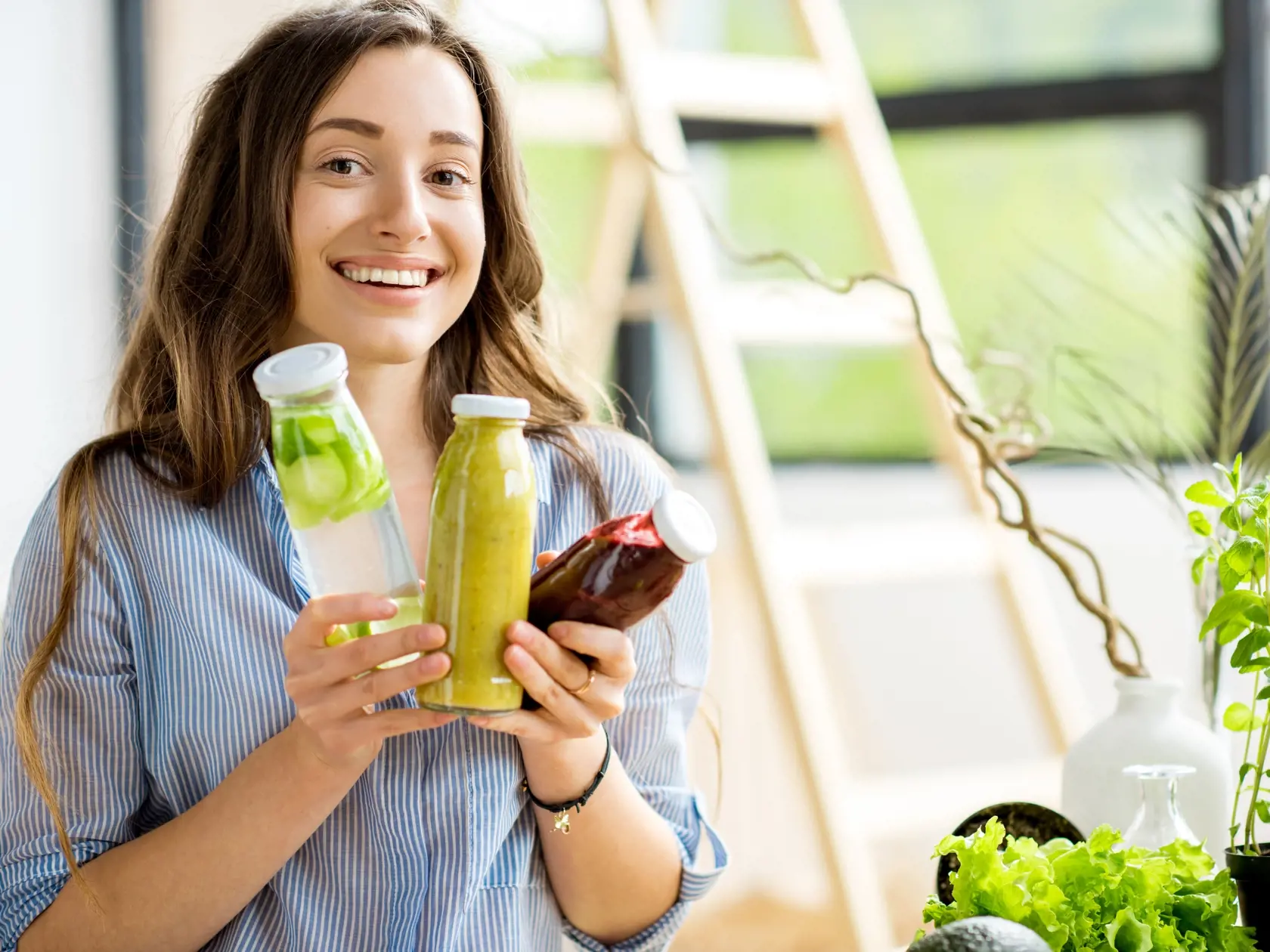Beautiful,Happy,Woman,Sitting,With,Drinks,And,Healthy,Green,Food