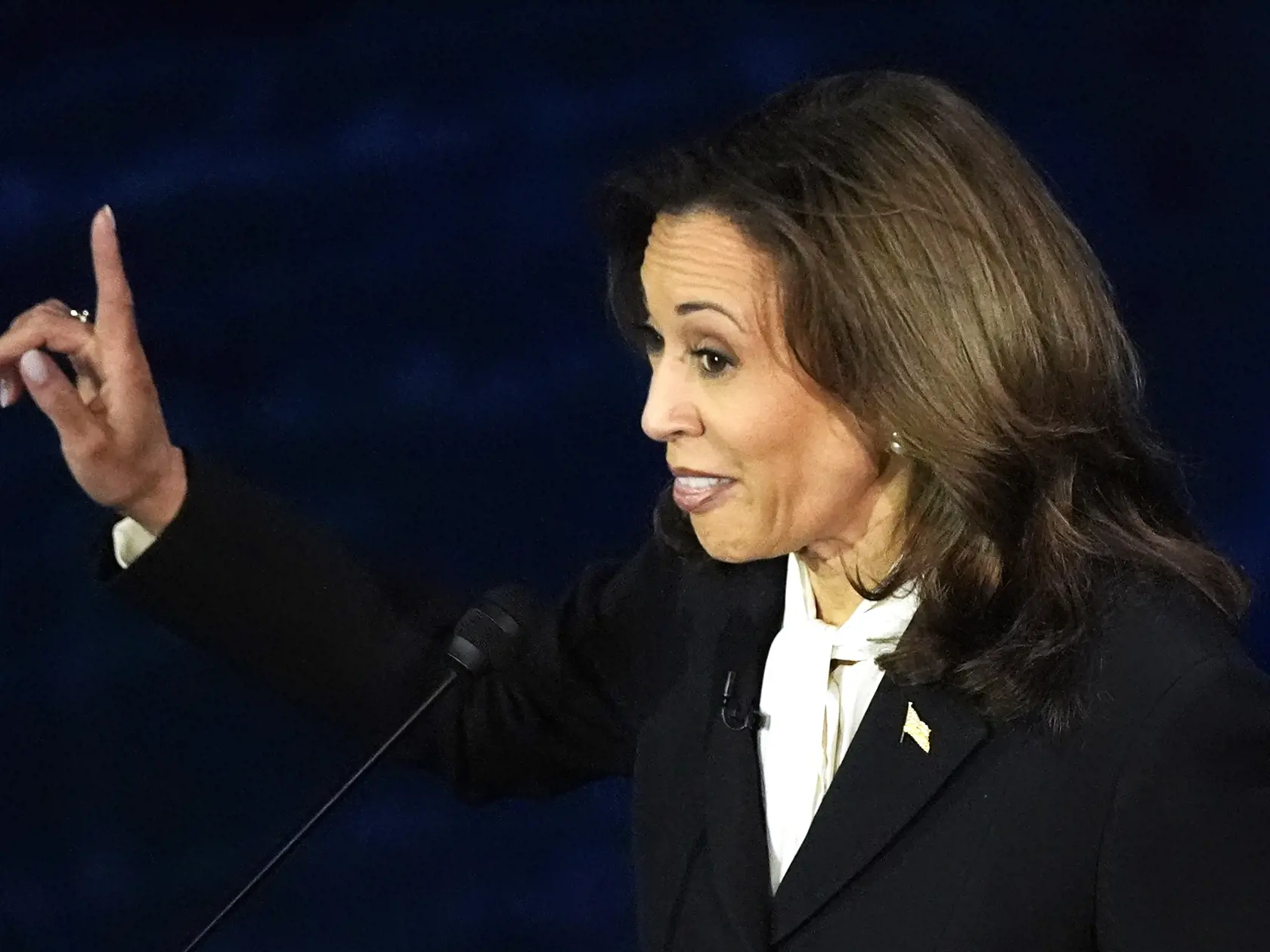 Kandidátka Demokratickej strany Kamala Harrisová počas predvolebnej debaty. 