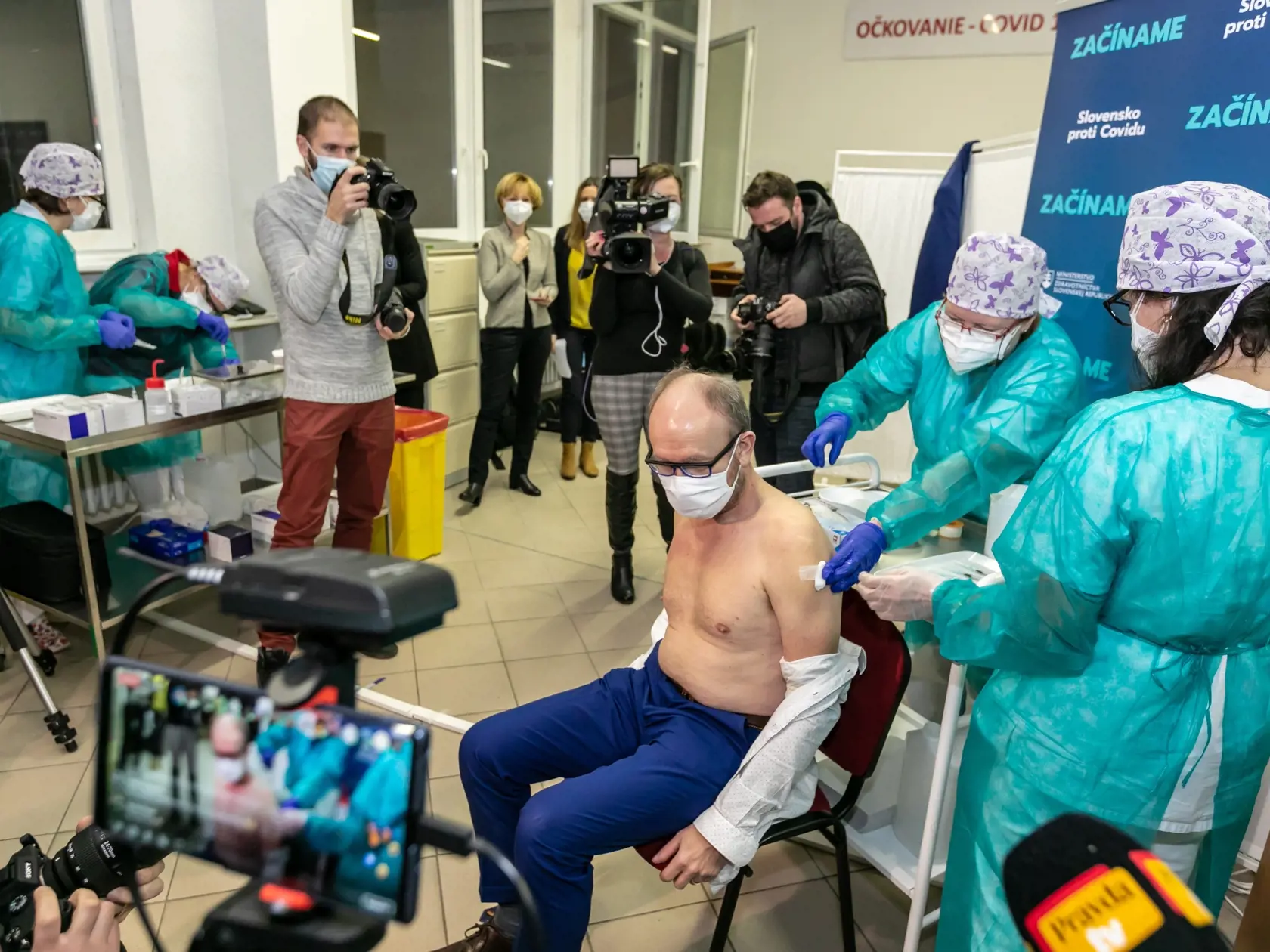 Na snímke očkovanie proti vírusu Covid-19 vo Fakultnej nemocnici v Nitre