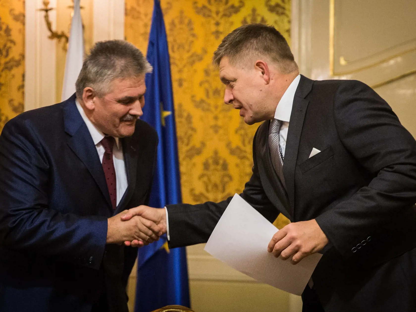 Do akej miery uškodí Smeru kauza Čistý deň? Na snímke minister práce Ján Richter a premiér Robert Ficov