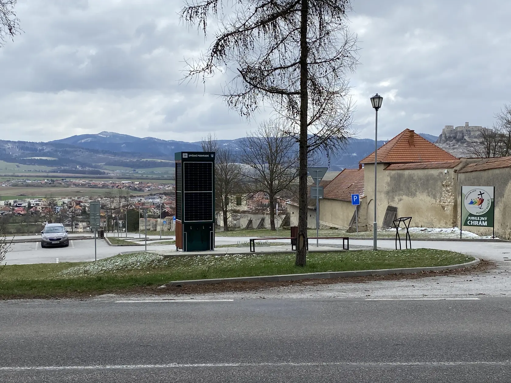 Budúci vstup do cirkevného mestečka Spišská Kapitula od parkoviska cez biskupskú záhradu. 
