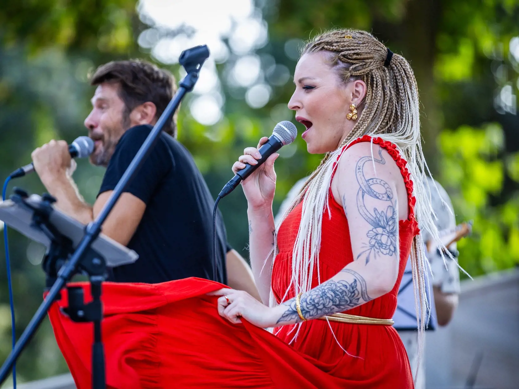 Divadelno-hudobný festival Piešťanské zábaly. Na snímke Barbora Švidraňová, Milo Kráľ. Baša predviedla divoký hippie štýl.