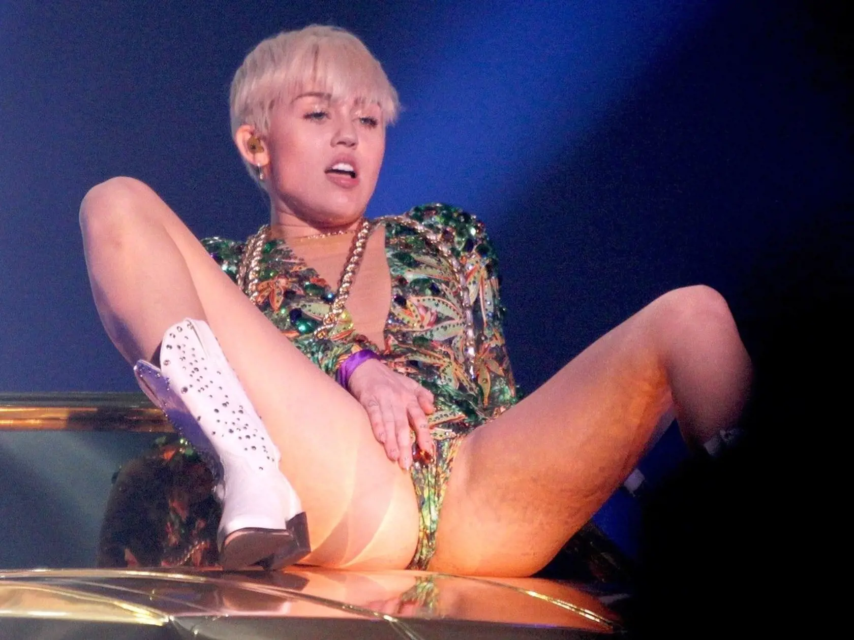 Takto sa na koncertoch predvádza Miley Cyrus.