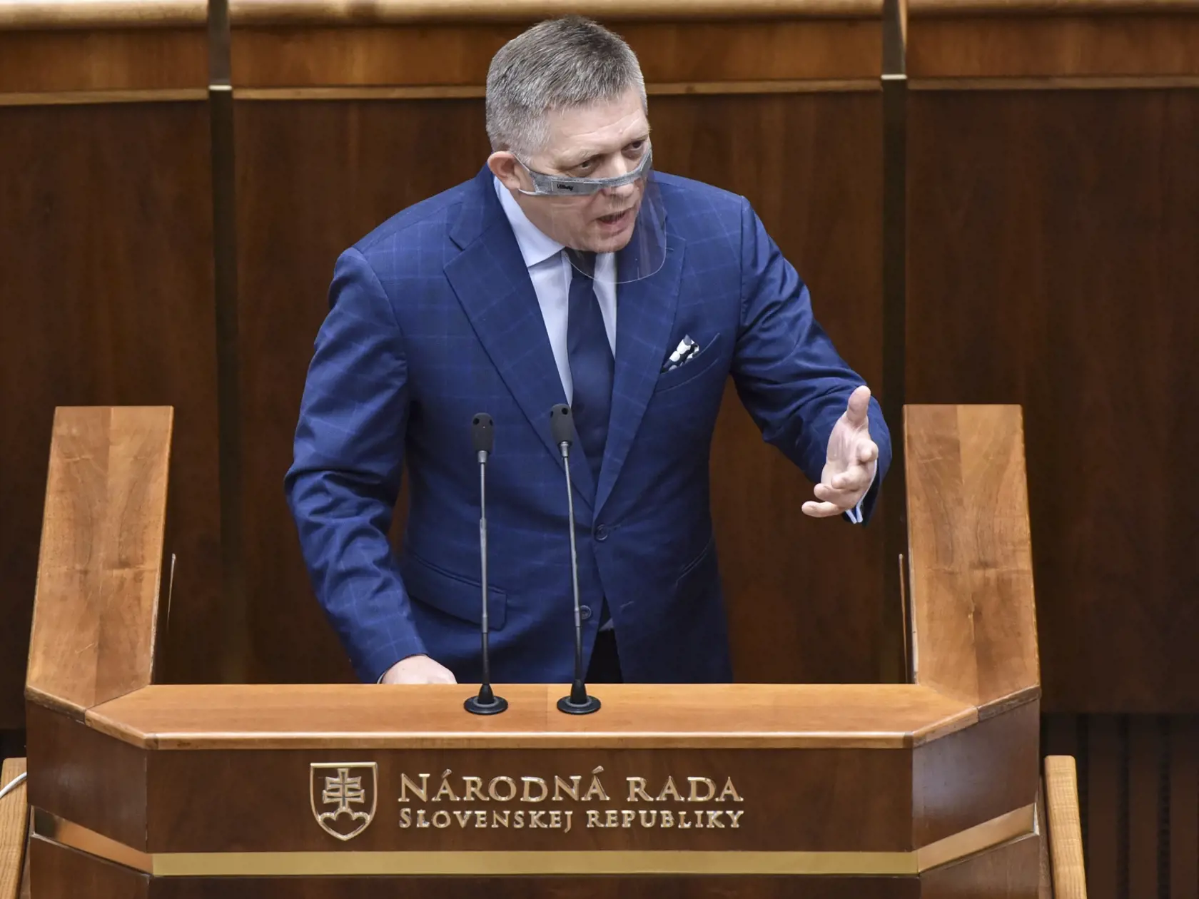 Na snímke je poslanec NR SR Robert Fico (SMER-SD) počas 16. schôdze Národnej rady Slovenskej republiky.
