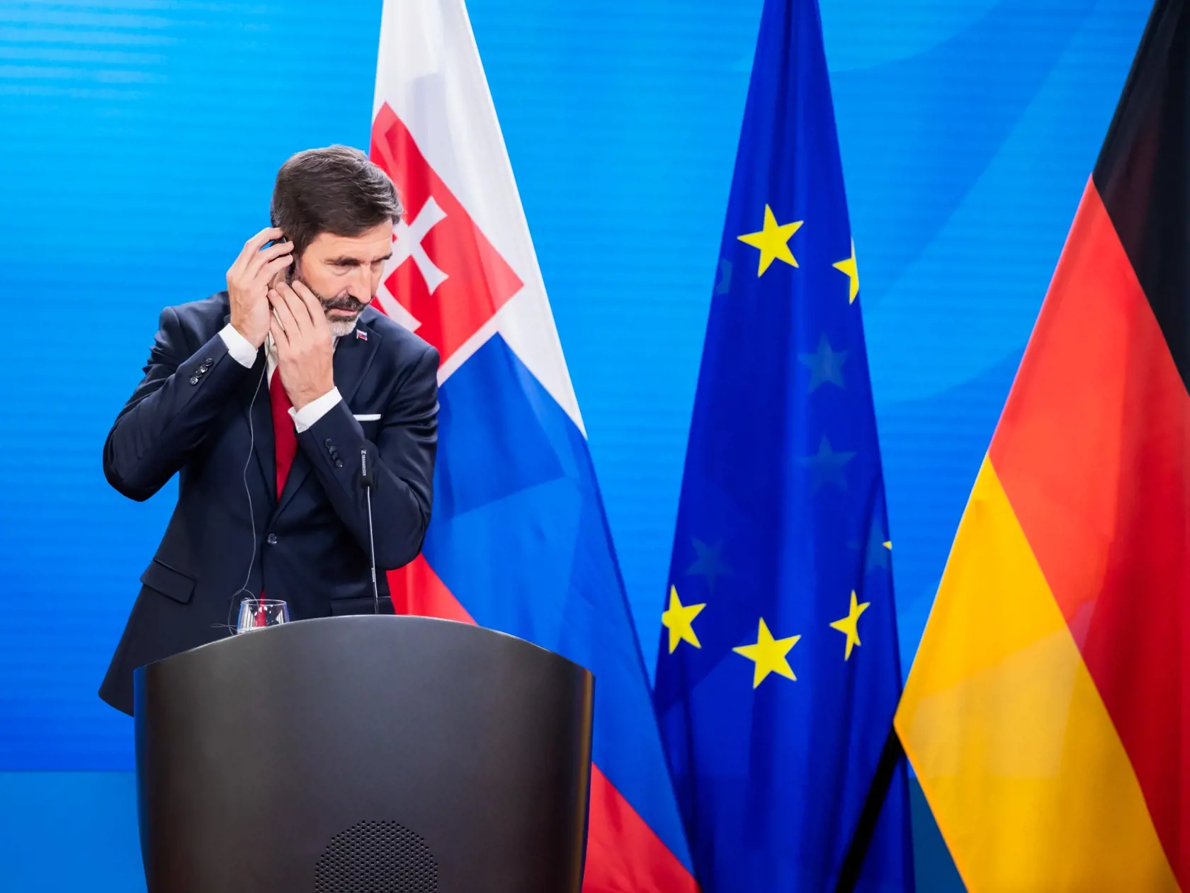 Minister zahraničných vecí a európskych záležitostí SR Juraj Blanár (Smer) počas tlačovej konferencie po spoločnom stretnutí s nemeckou ministerkou zahraničných vecí Annalenou Baerbockovou v Berlíne 11. októbra 2024. 