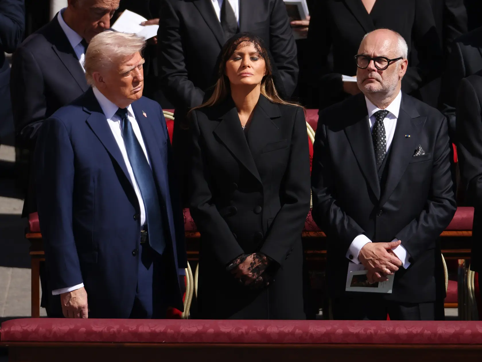 Trump s Melaniou na pohrebe pápeža Františka.