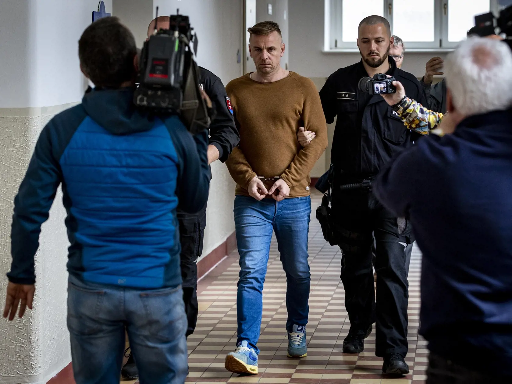 Rozhodovanie o väzbe pre Gerrita Jana Kramera.