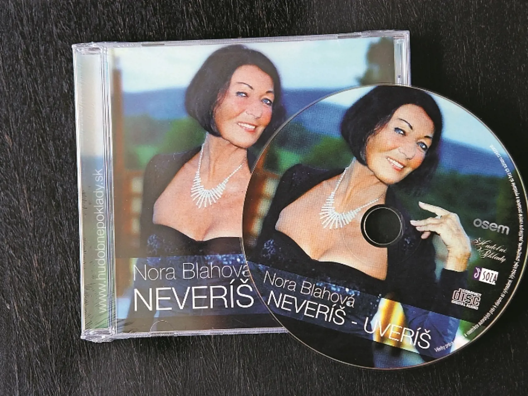 Prvý album Nory Blahovej prišiel až po sedemdesiatke!