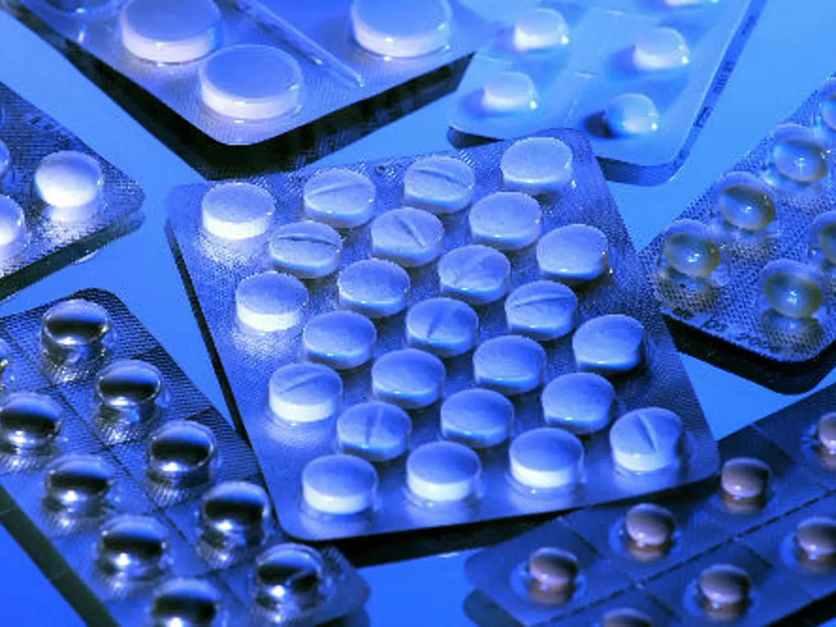 Zdravotné poisťovne míňajú čoraz viac peňazí na lieky uhrádzané na výnimku. Vlani úhrady stúpli o 35 percent na 86 miliónov eur. Zo systému výnimiek sa tak hradilo takmer sedem percent verejných výdavkov na lieky. Systém by sa pritom mal využívať len výnimočne. (ilustračné foto)
