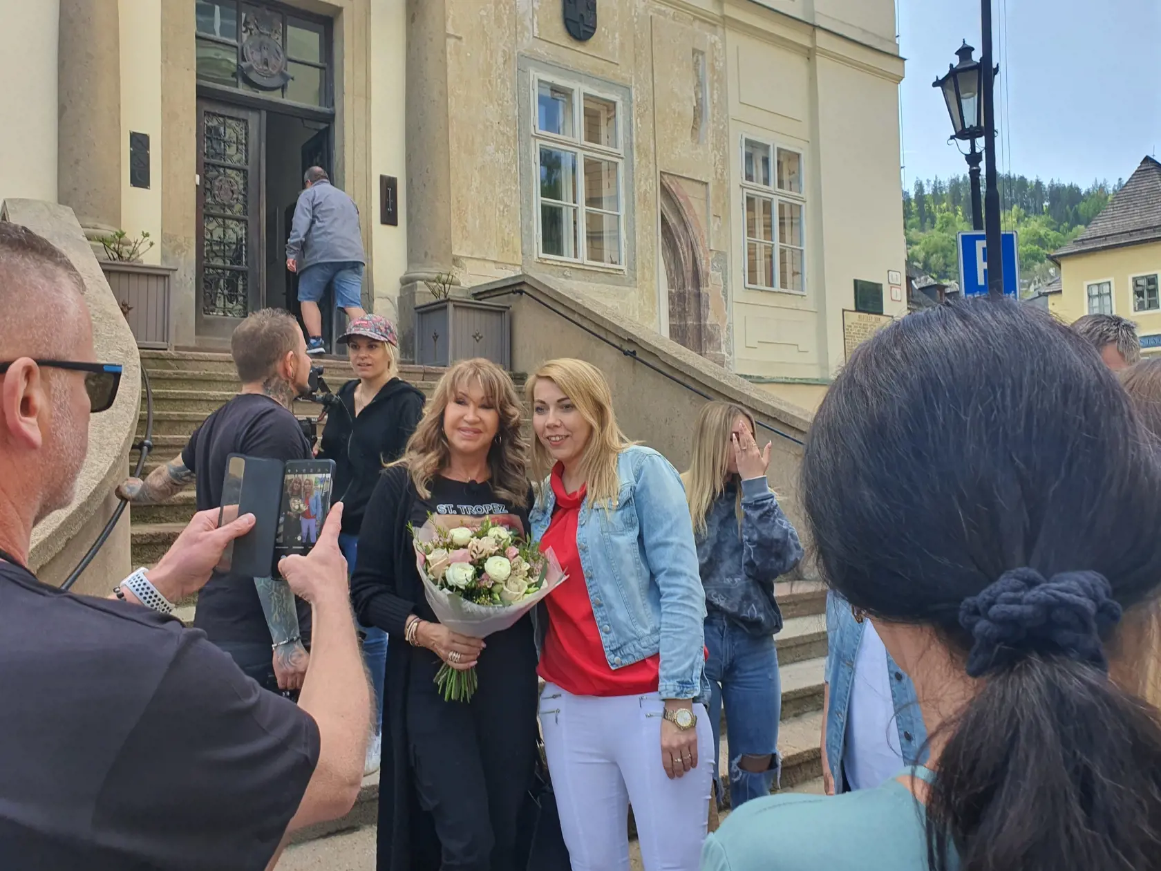 Dorazili až dnes (utorok) krátko pred jednou hodinou. Boli sa pozrieť na mestský úrad a aktuálne sa premiestňujú do Banky lásky.