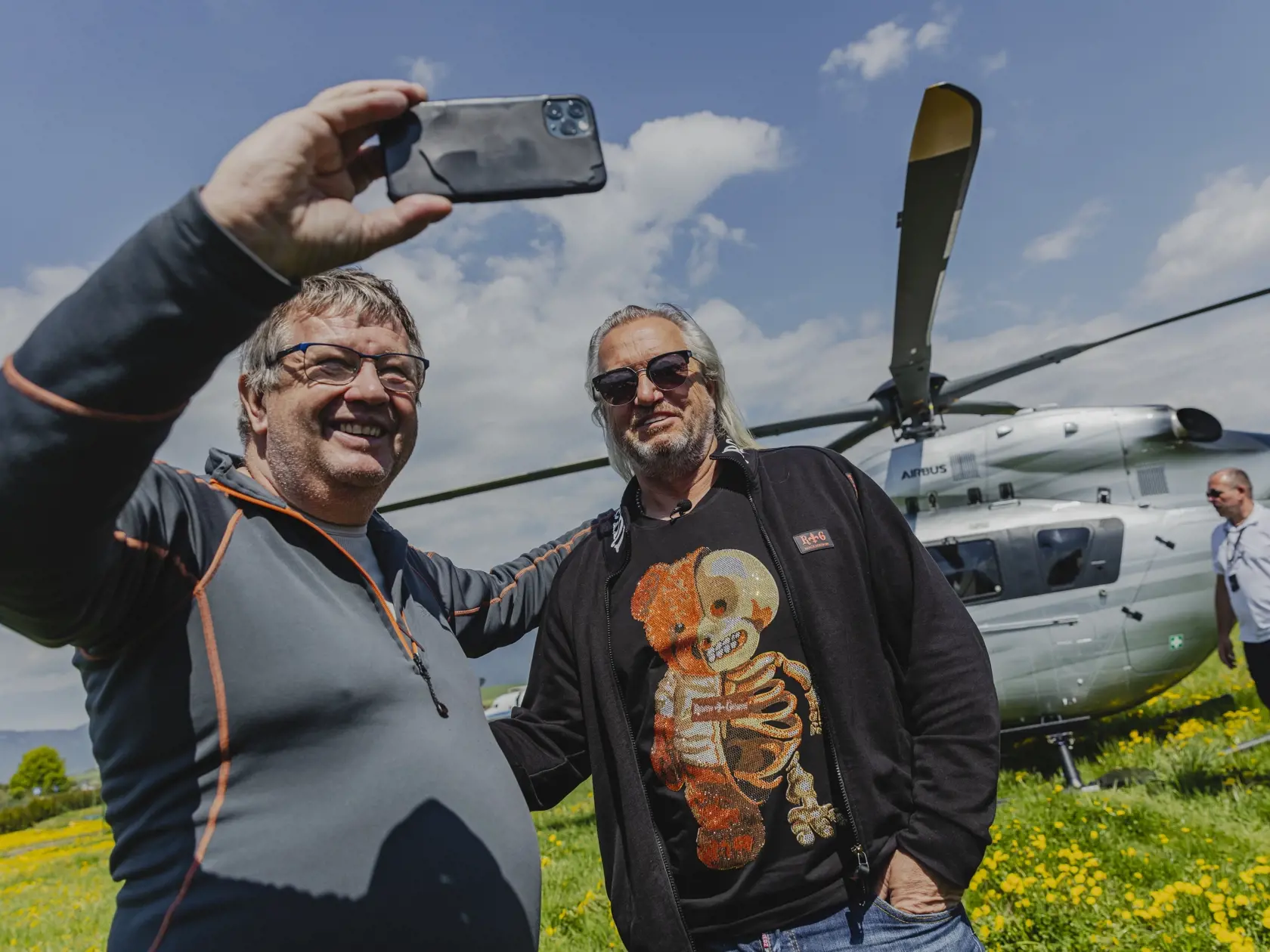 Nemecká milionárska rodina Geissenovcov navštívila v rámci svojho pobytu na Slovensku aj jediný veterný tunel na Slovensku s rýchlosťou vetra až 270 km/h, ktorý sa nachádza v Liptovskom Mikuláši. Spoločnosť im robil Minister hospodárstva Richard Sulík.
