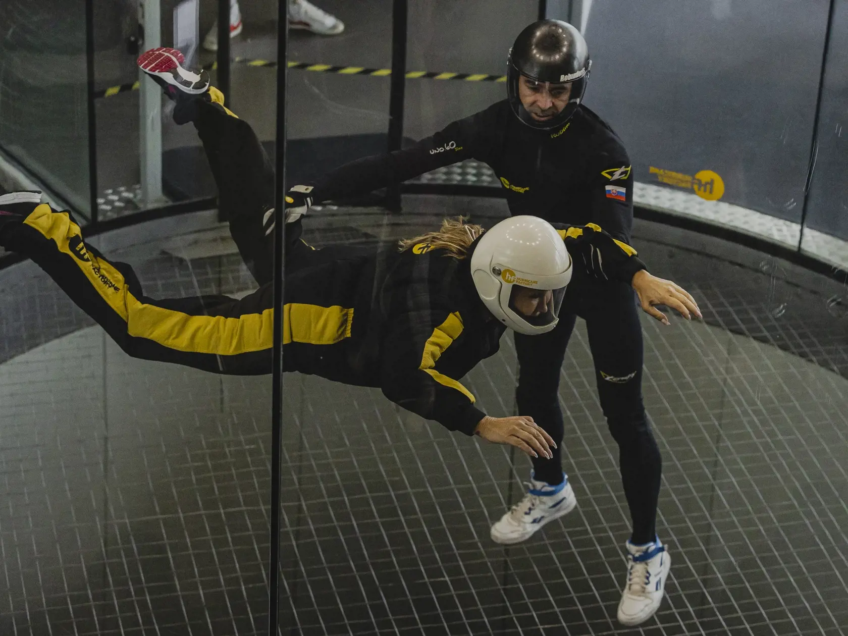 Nemecká milionárska rodina Geissenovcov navštívila v rámci svojho pobytu na Slovensku aj jediný veterný tunel na Slovensku s rýchlosťou vetra až 270 km/h, ktorý sa nachádza v Liptovskom Mikuláši. Spoločnosť im robil Minister hospodárstva Richard Sulík.