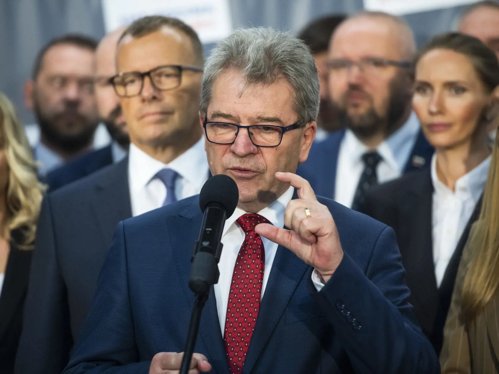 Vedúci pracovnej skupiny Poľnohospodárstvo, potravinárstvo a regionálny rozvoj hnutia Sme rodina Jaroslav Karahuta hovoril o väčšej potravinovej samostatnosti. FOTO TASR - Jaroslav Novák
