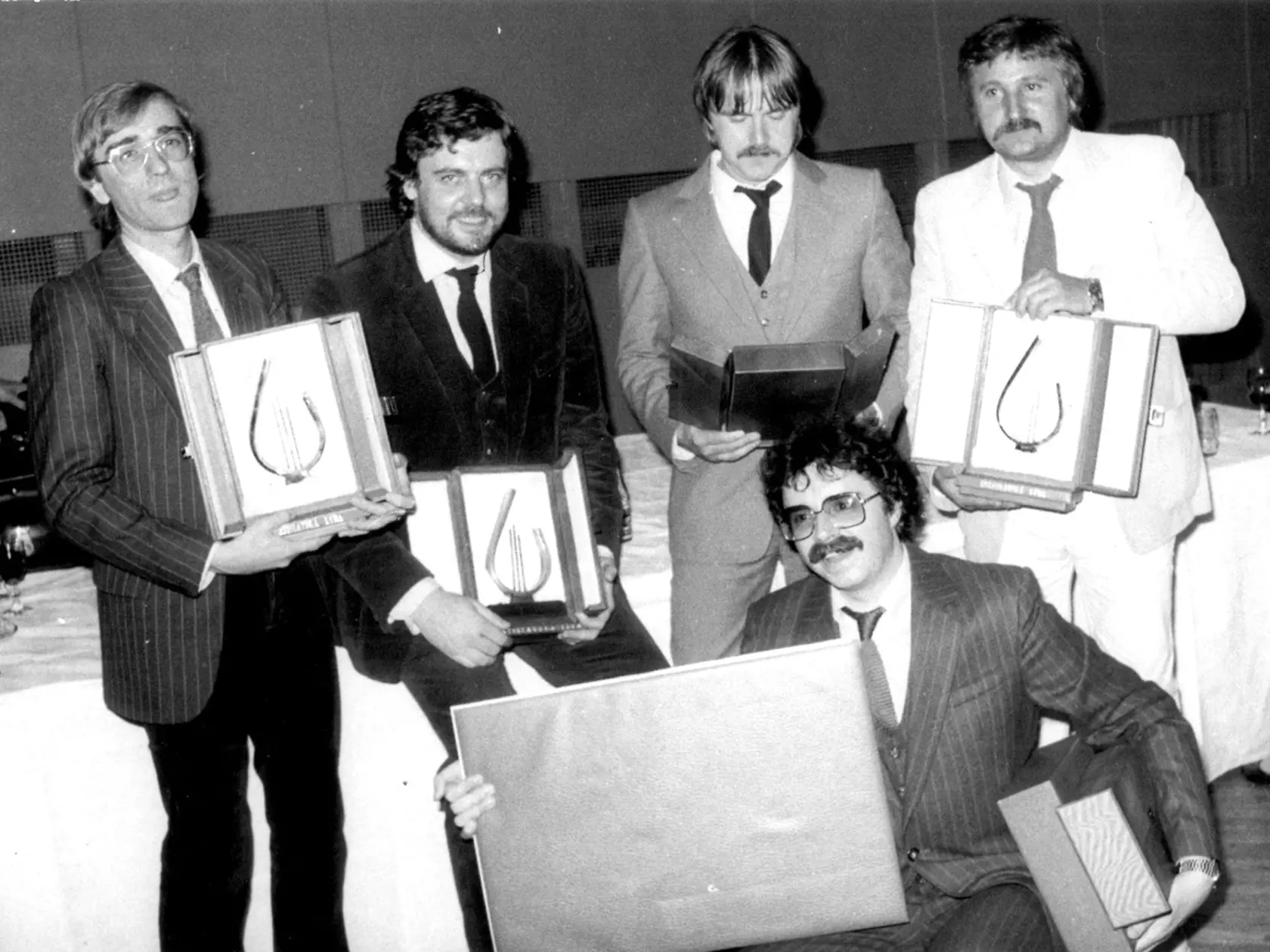 Legendárna partia (zľava): Miro Žbirka, Boris Filan, Ján Lehotský, Kamil Peteraj a Pavol Hammel (dole)