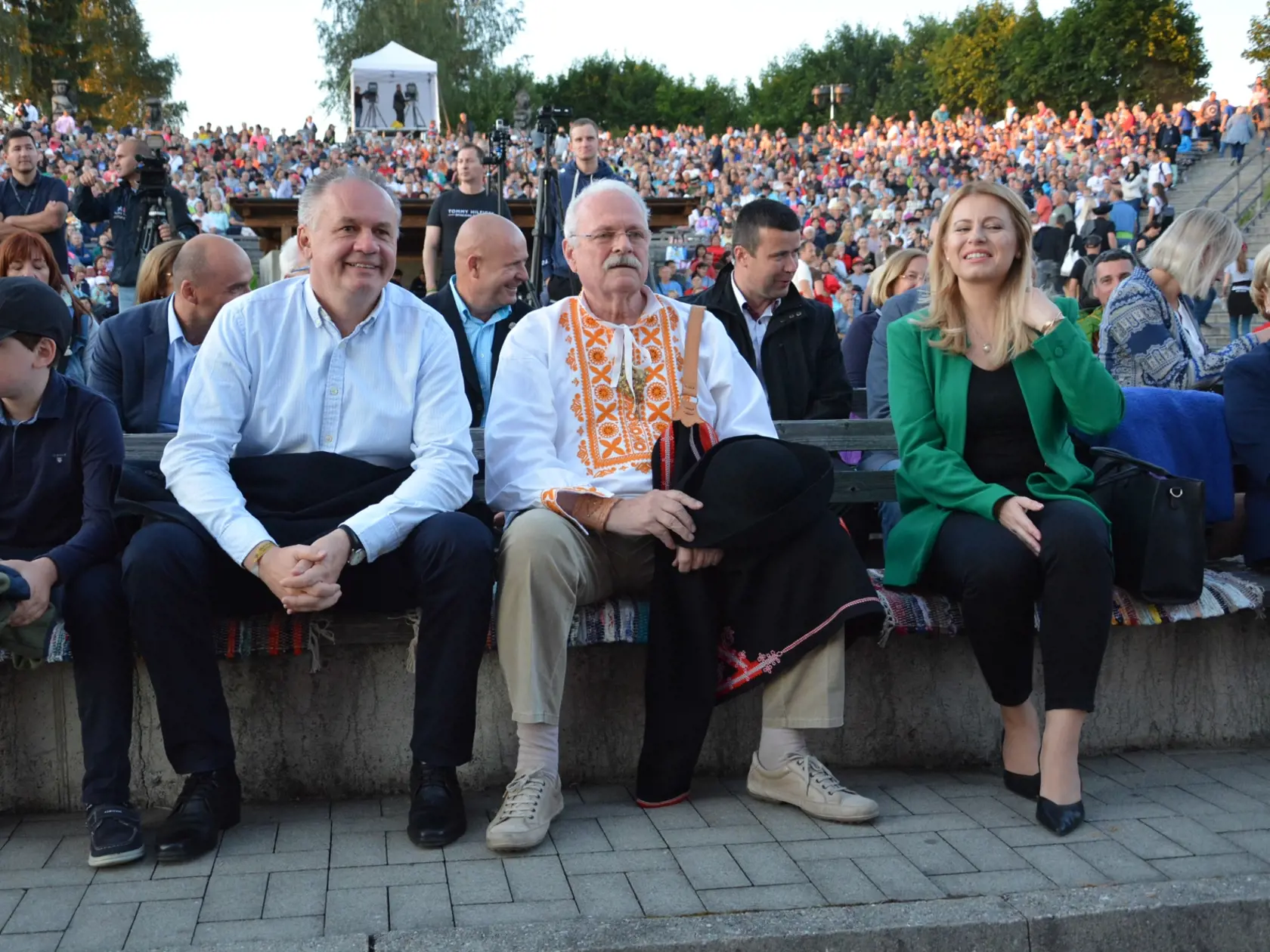 Folklórny festival vo Východnej odštartoval už po 65.krát. Festival odštartovalo famózne predstavenie Lúčnice v duchu spomienky na Štefana Nosáľa! Zavítala aj Zuzana Čaputová!